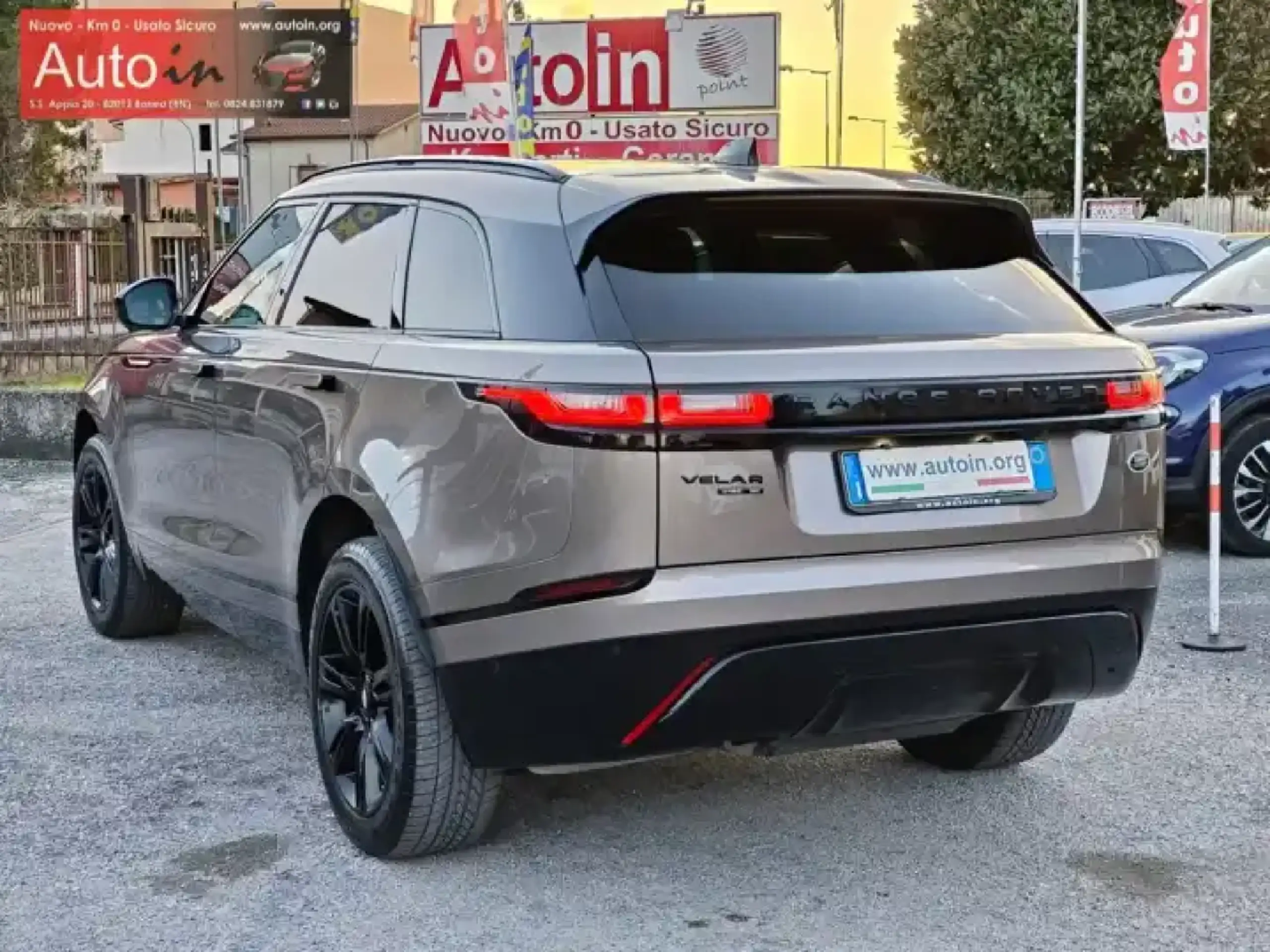 Land Rover - Range Rover Velar