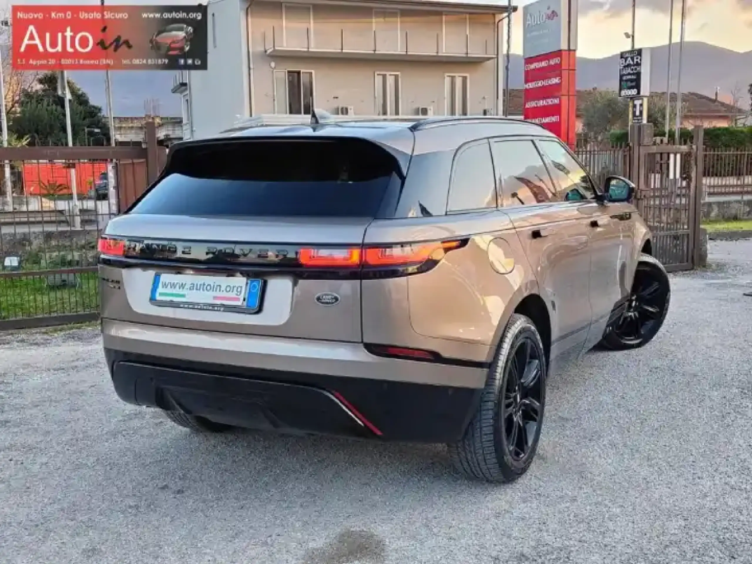 Land Rover - Range Rover Velar