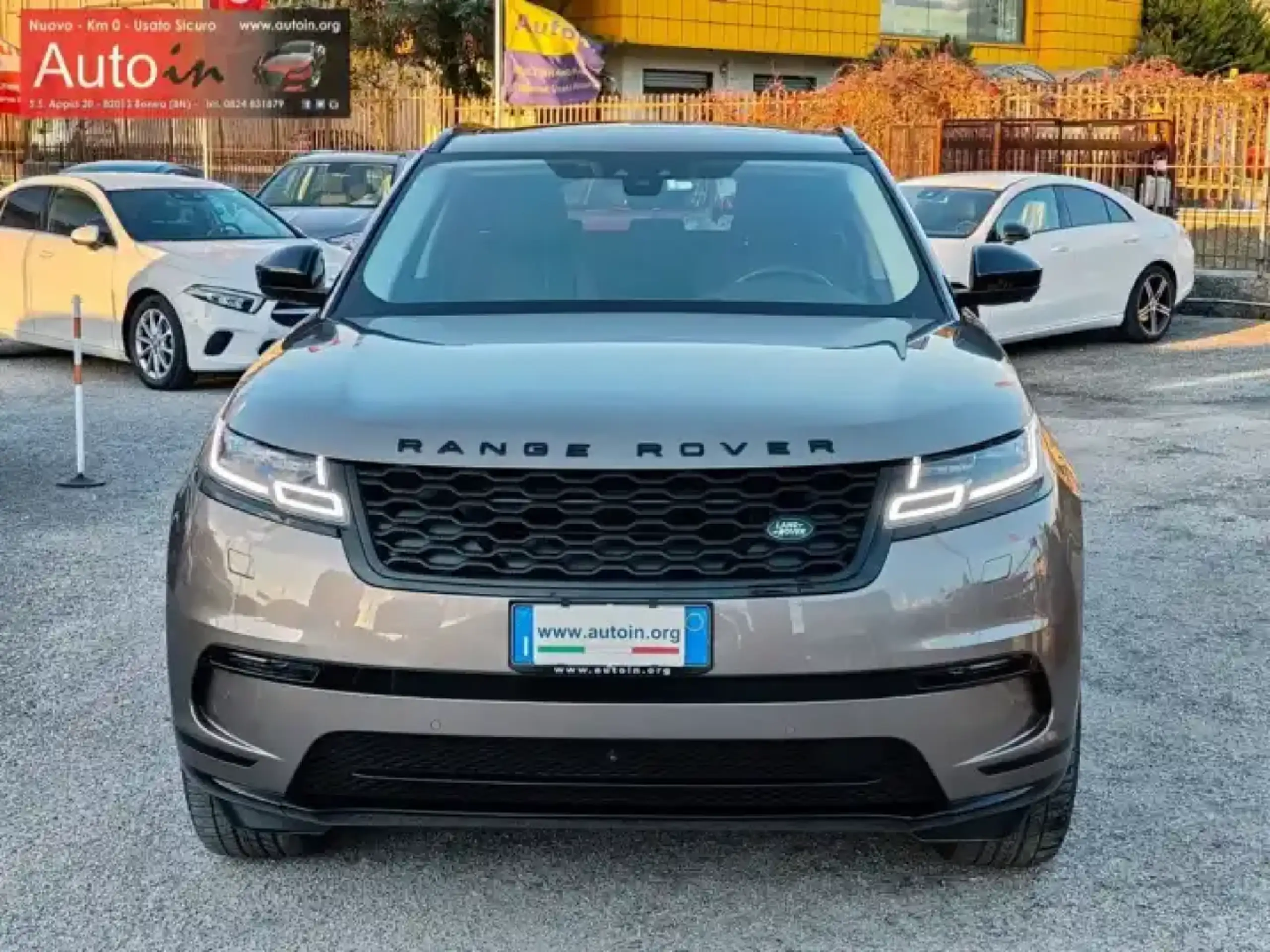 Land Rover - Range Rover Velar