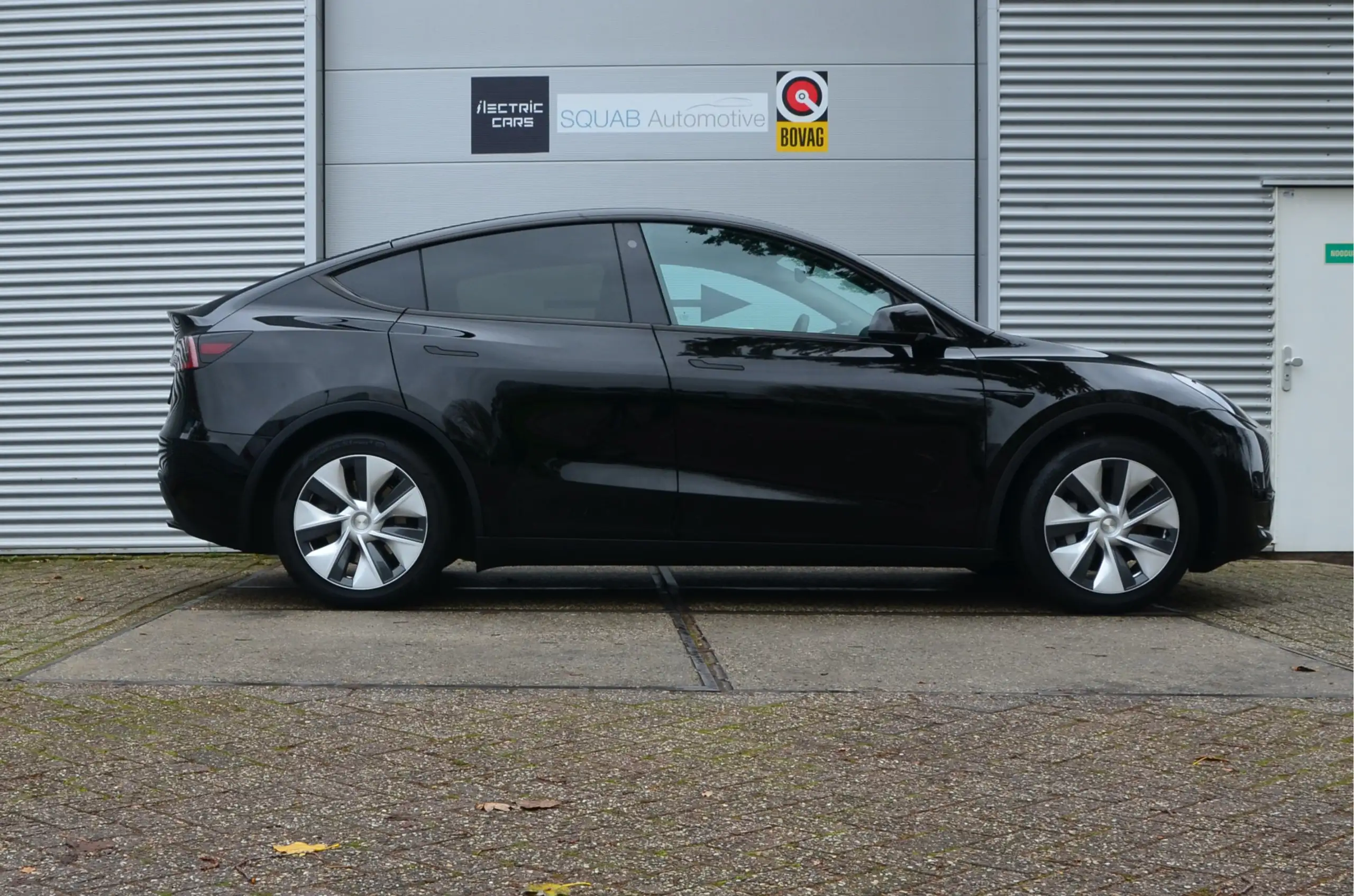 Tesla - Model Y