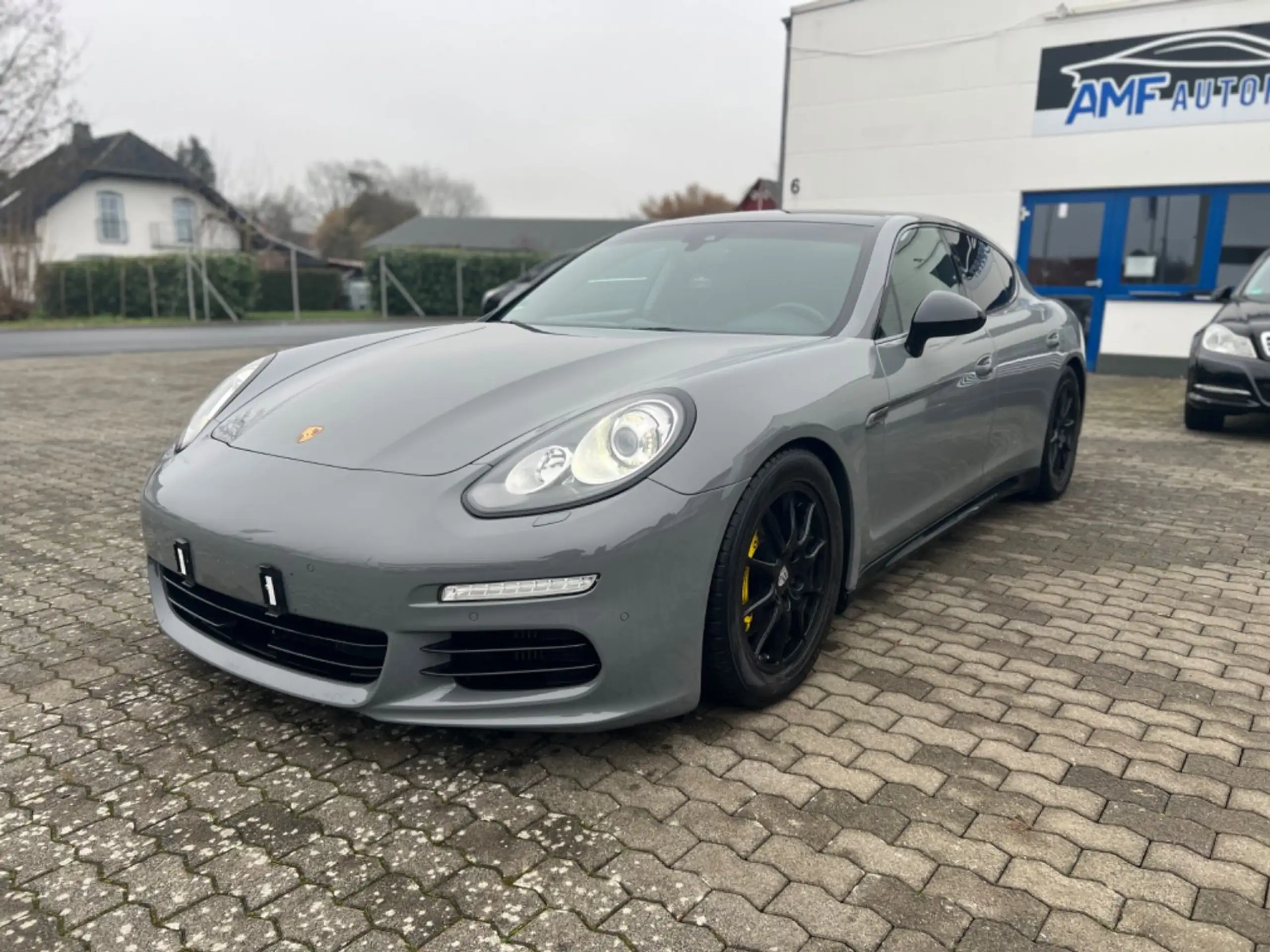 Porsche - Panamera