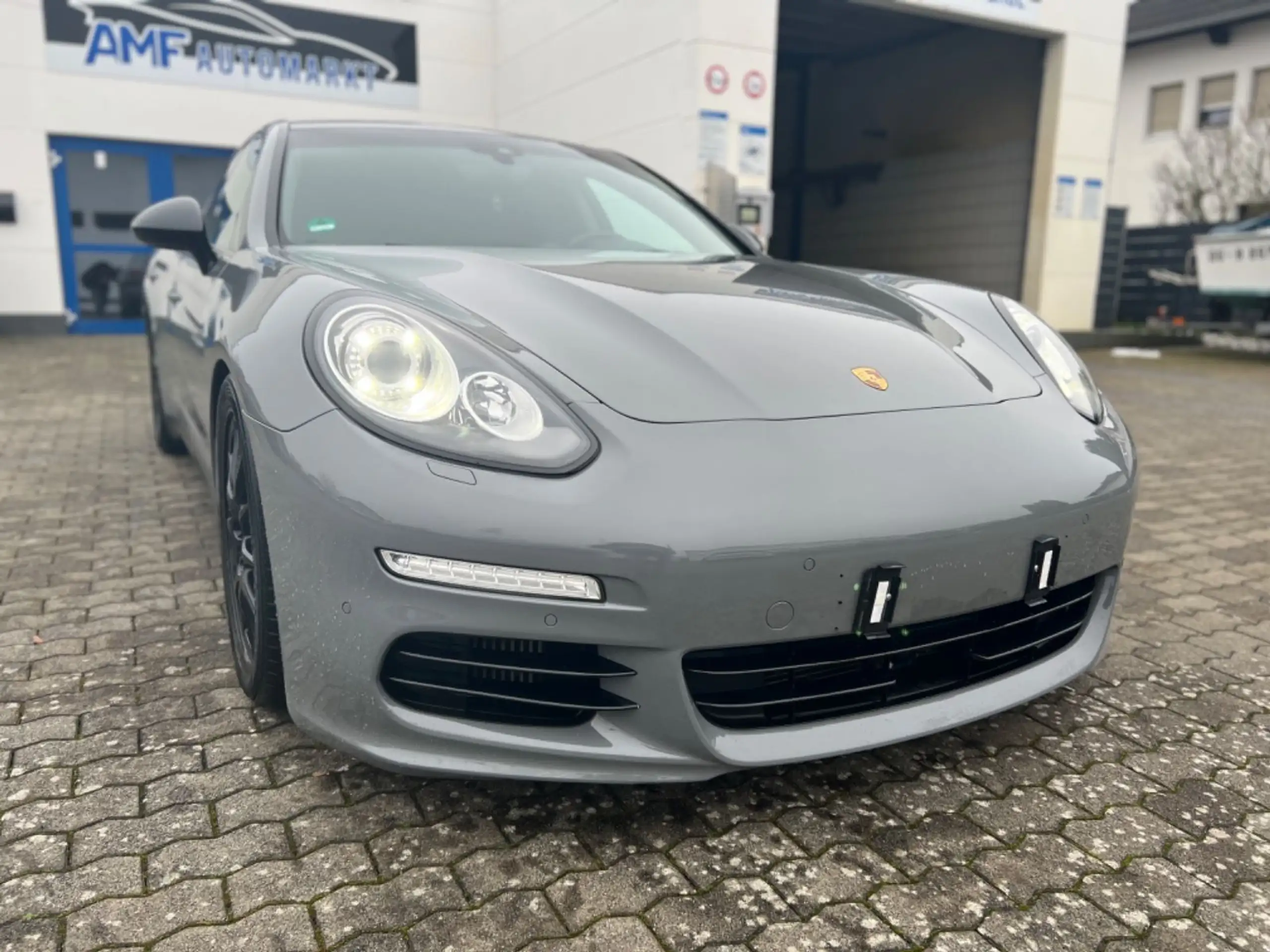 Porsche - Panamera