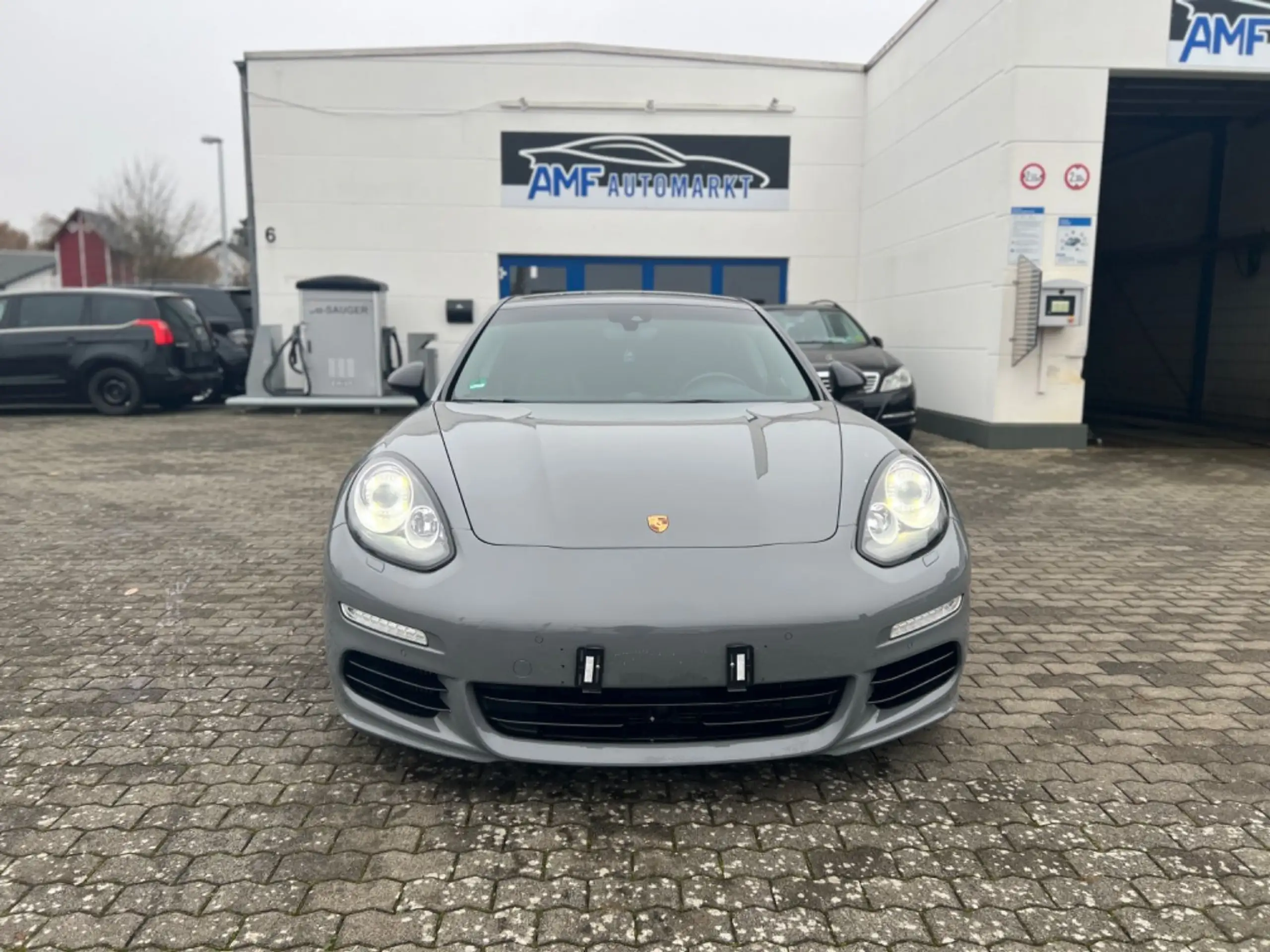 Porsche - Panamera