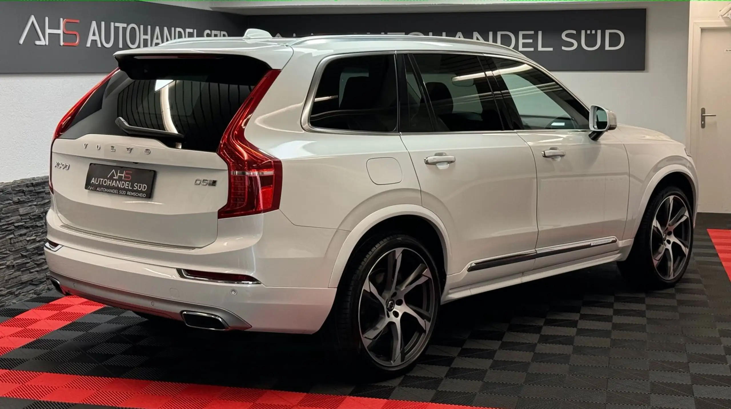 Volvo - XC90