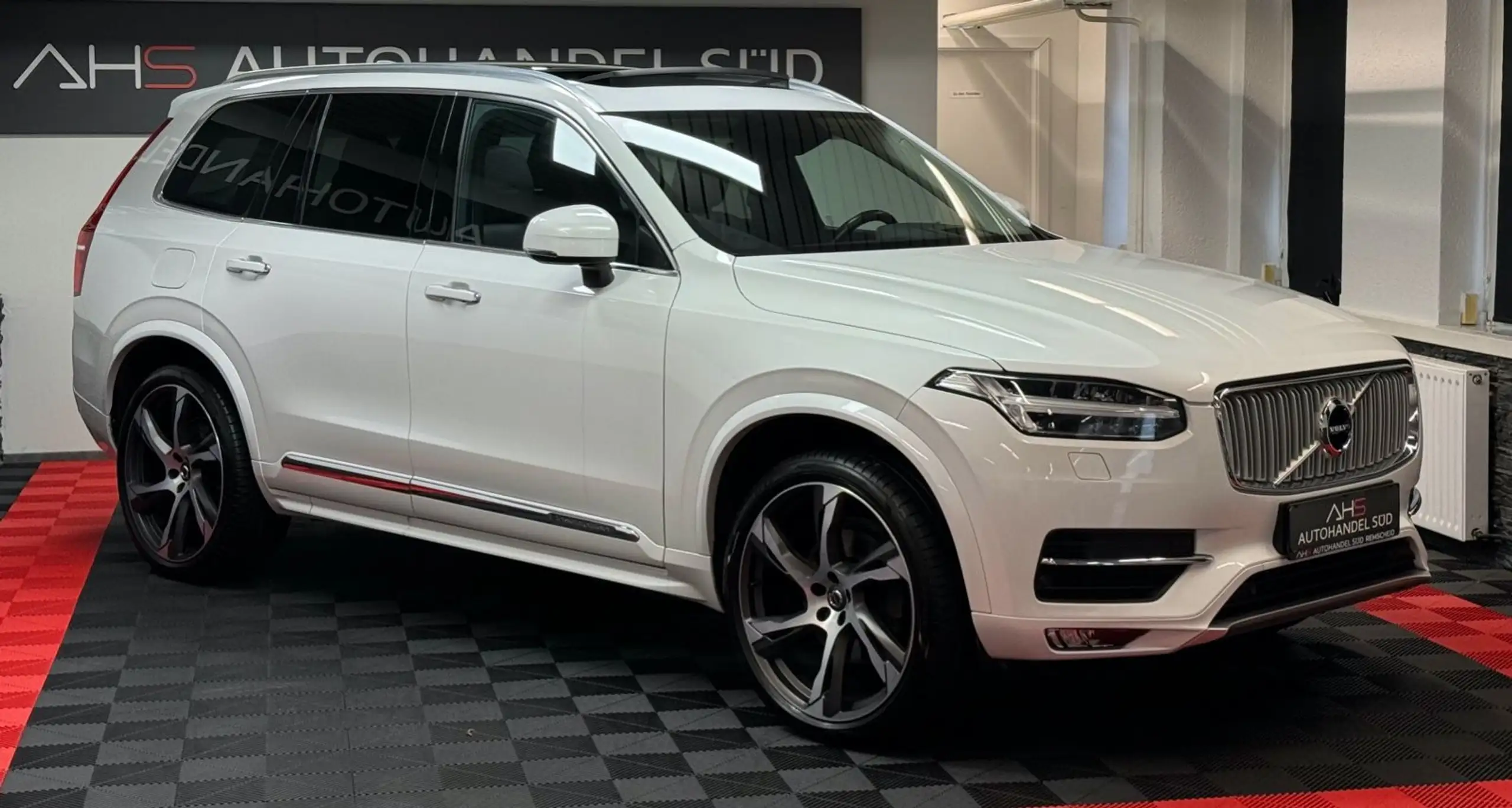 Volvo - XC90