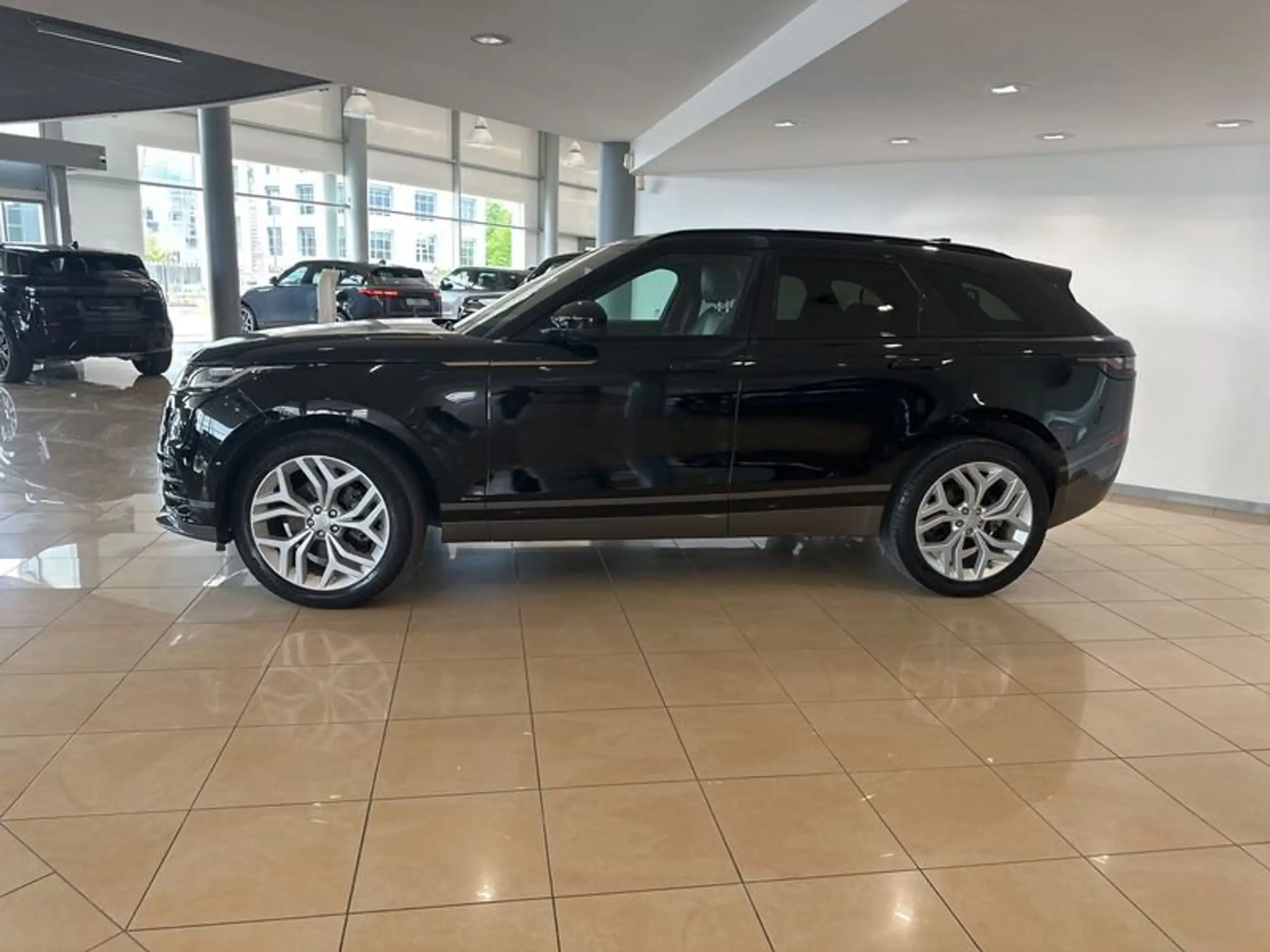 Land Rover - Range Rover Velar