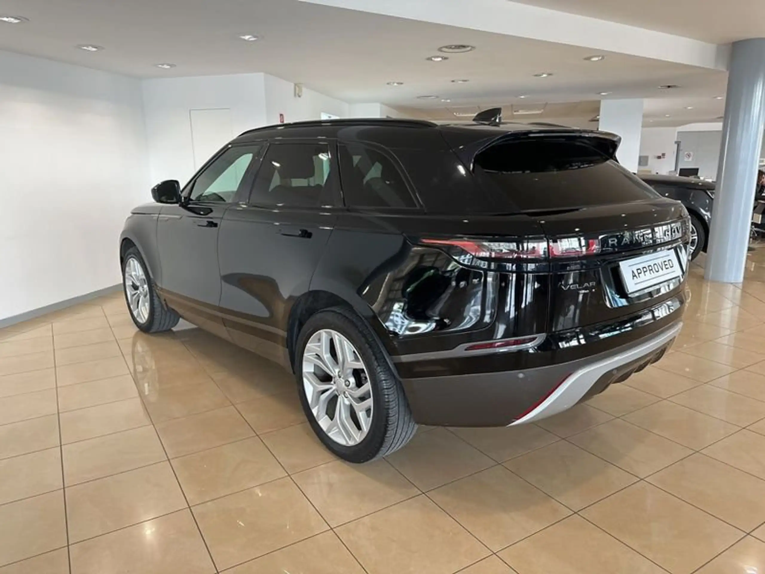 Land Rover - Range Rover Velar