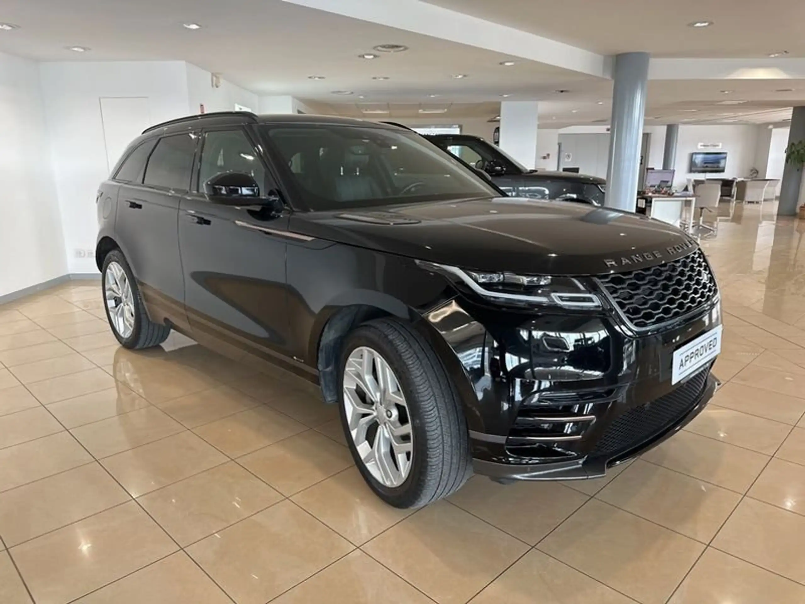 Land Rover - Range Rover Velar