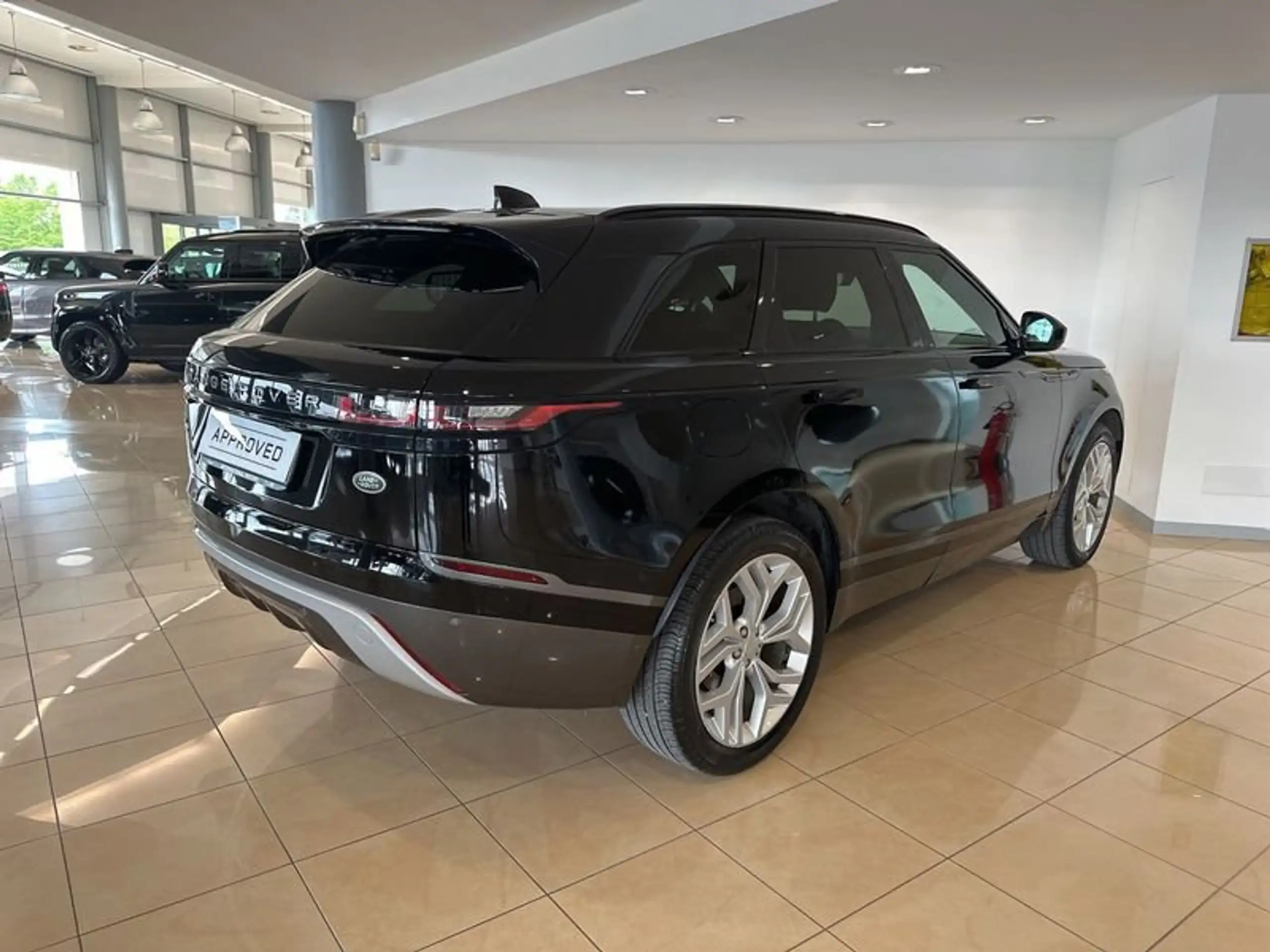 Land Rover - Range Rover Velar