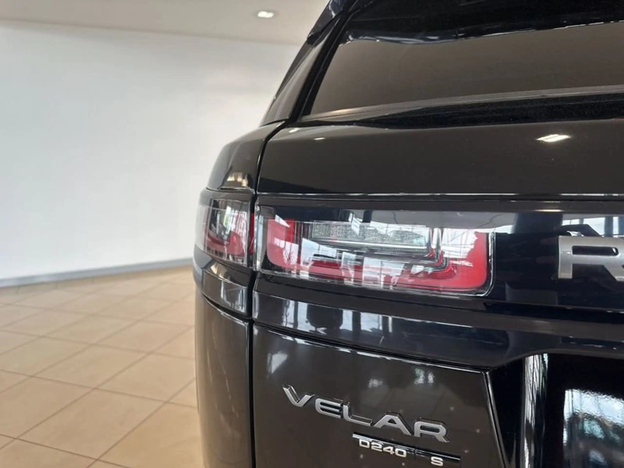 Land Rover - Range Rover Velar