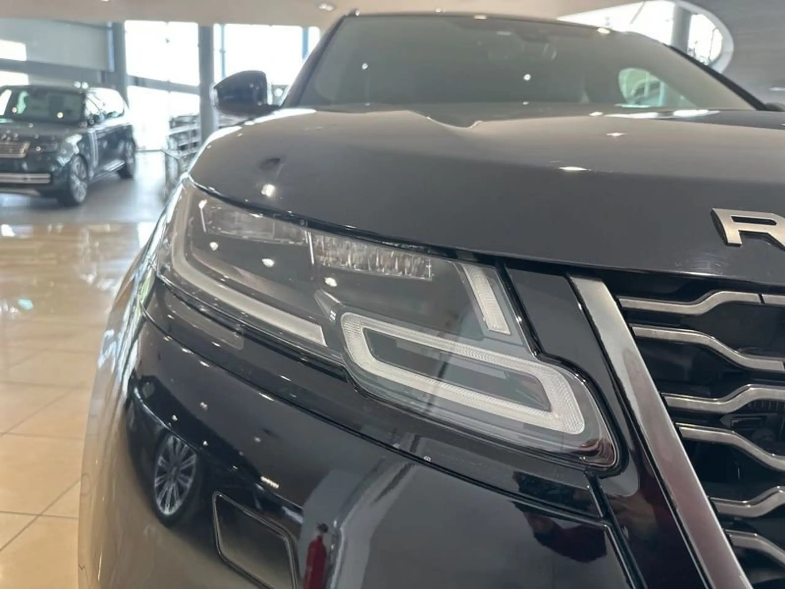 Land Rover - Range Rover Velar