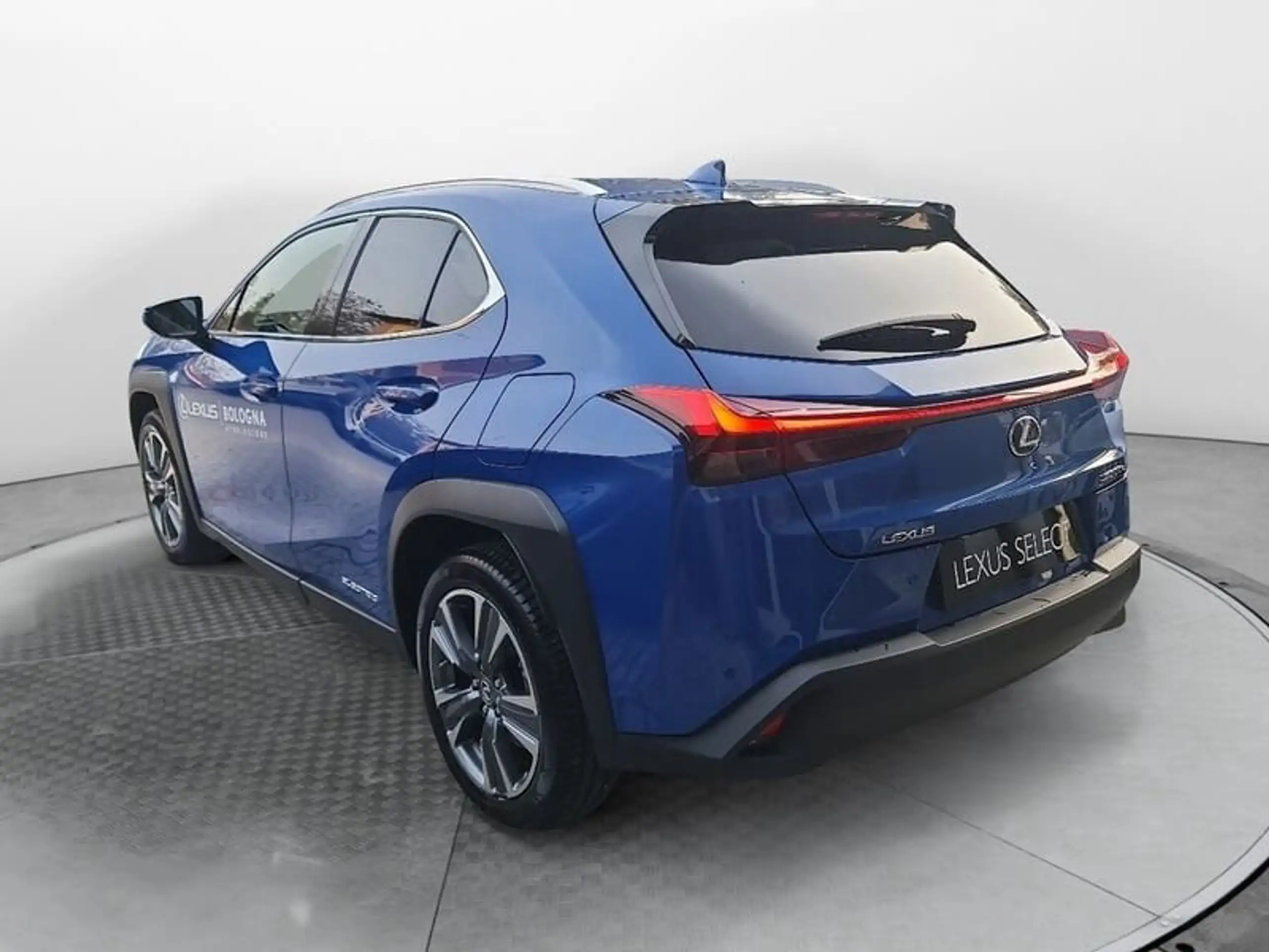 Lexus - UX 300e