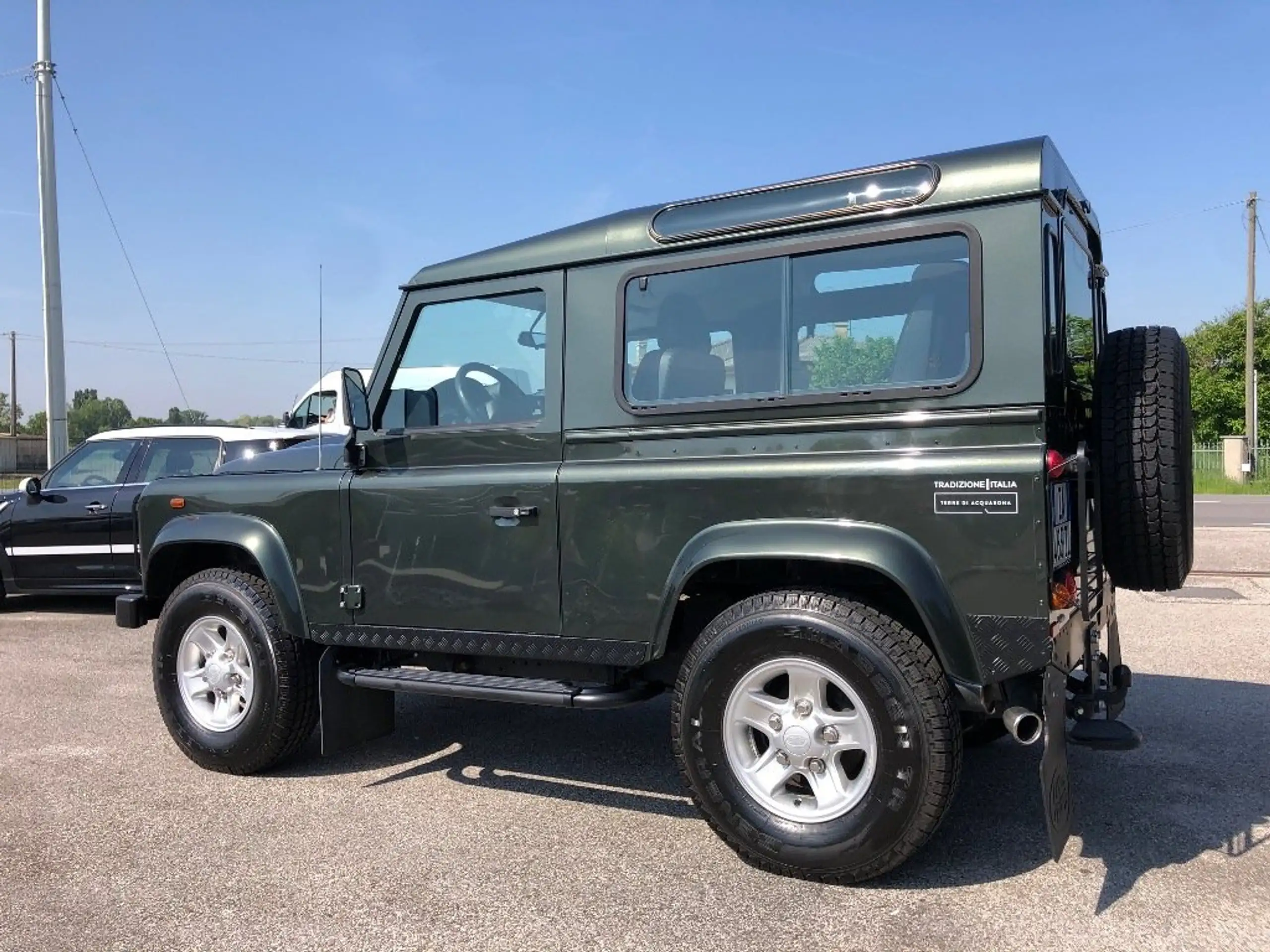 Land Rover - Defender