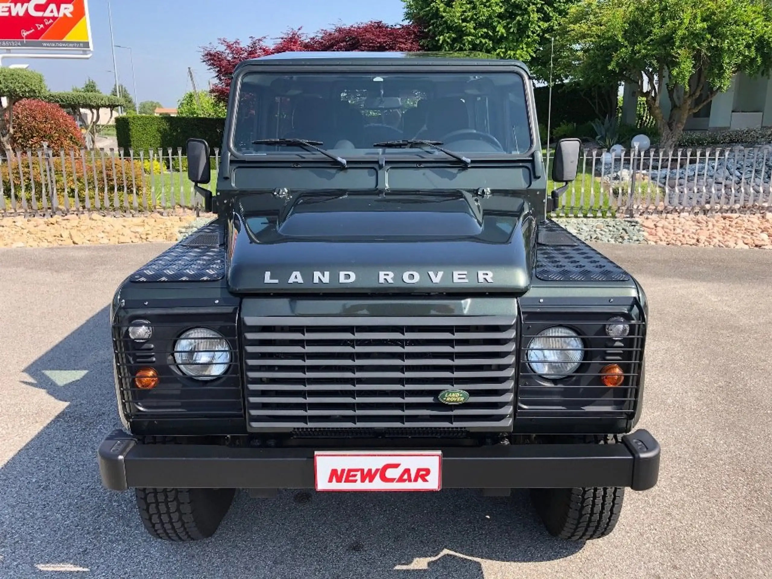 Land Rover - Defender