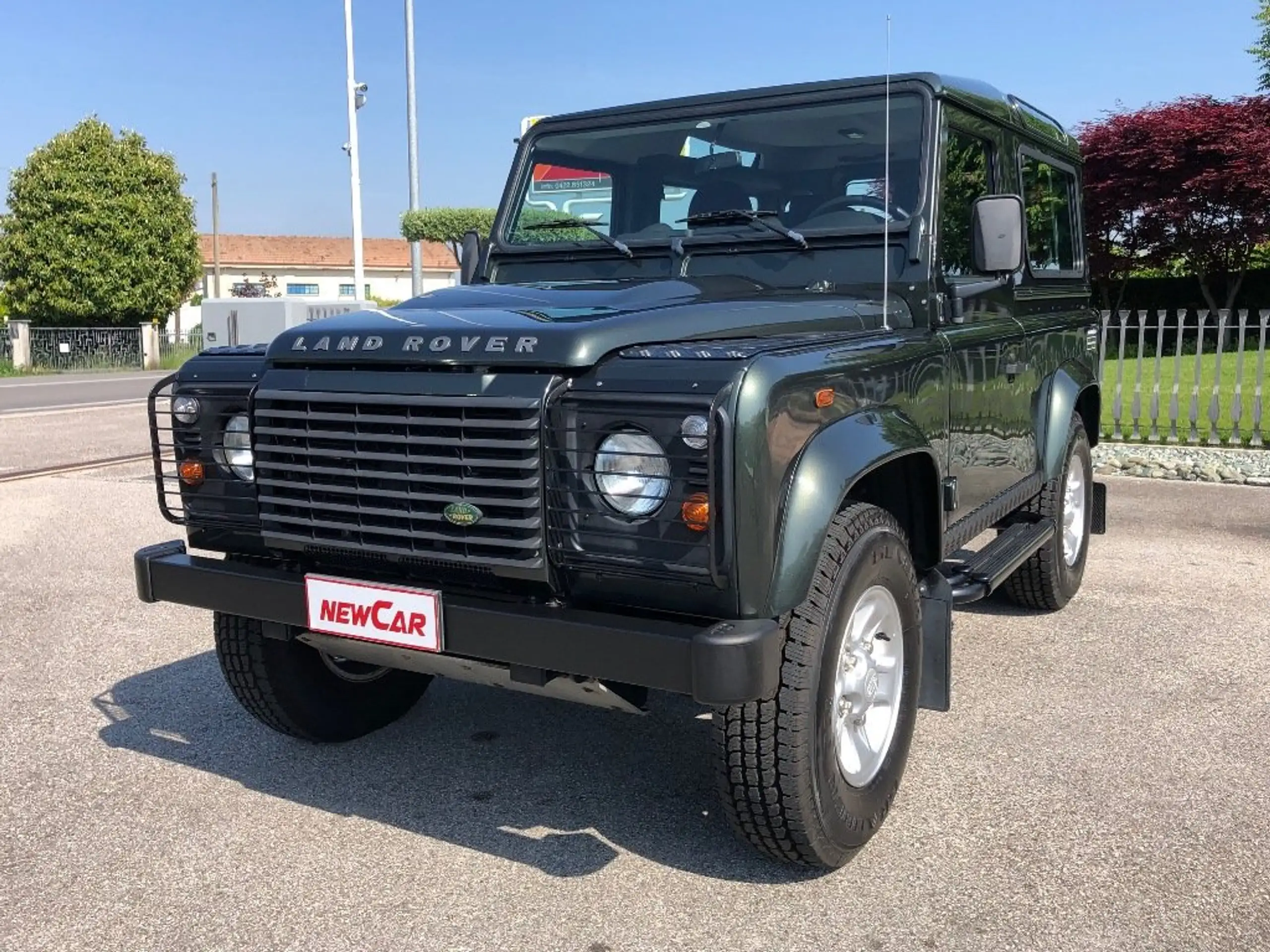 Land Rover - Defender