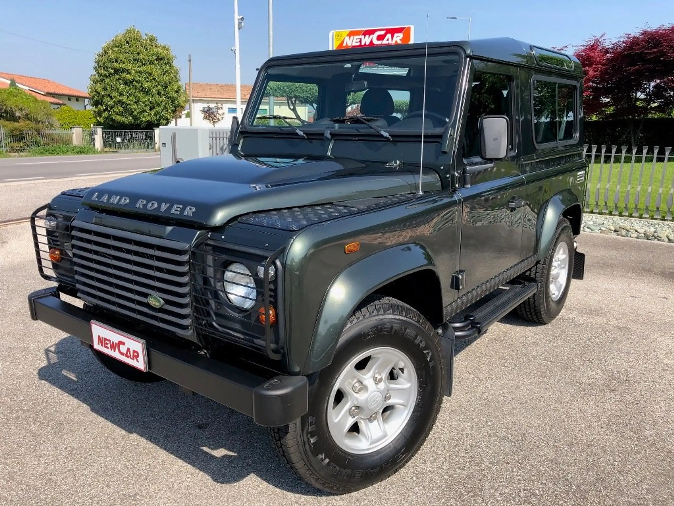 Land Rover - Defender