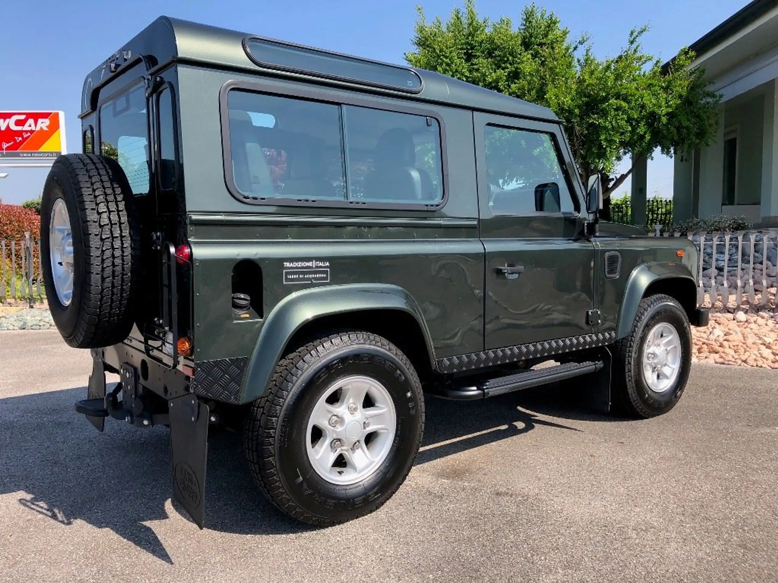 Land Rover - Defender