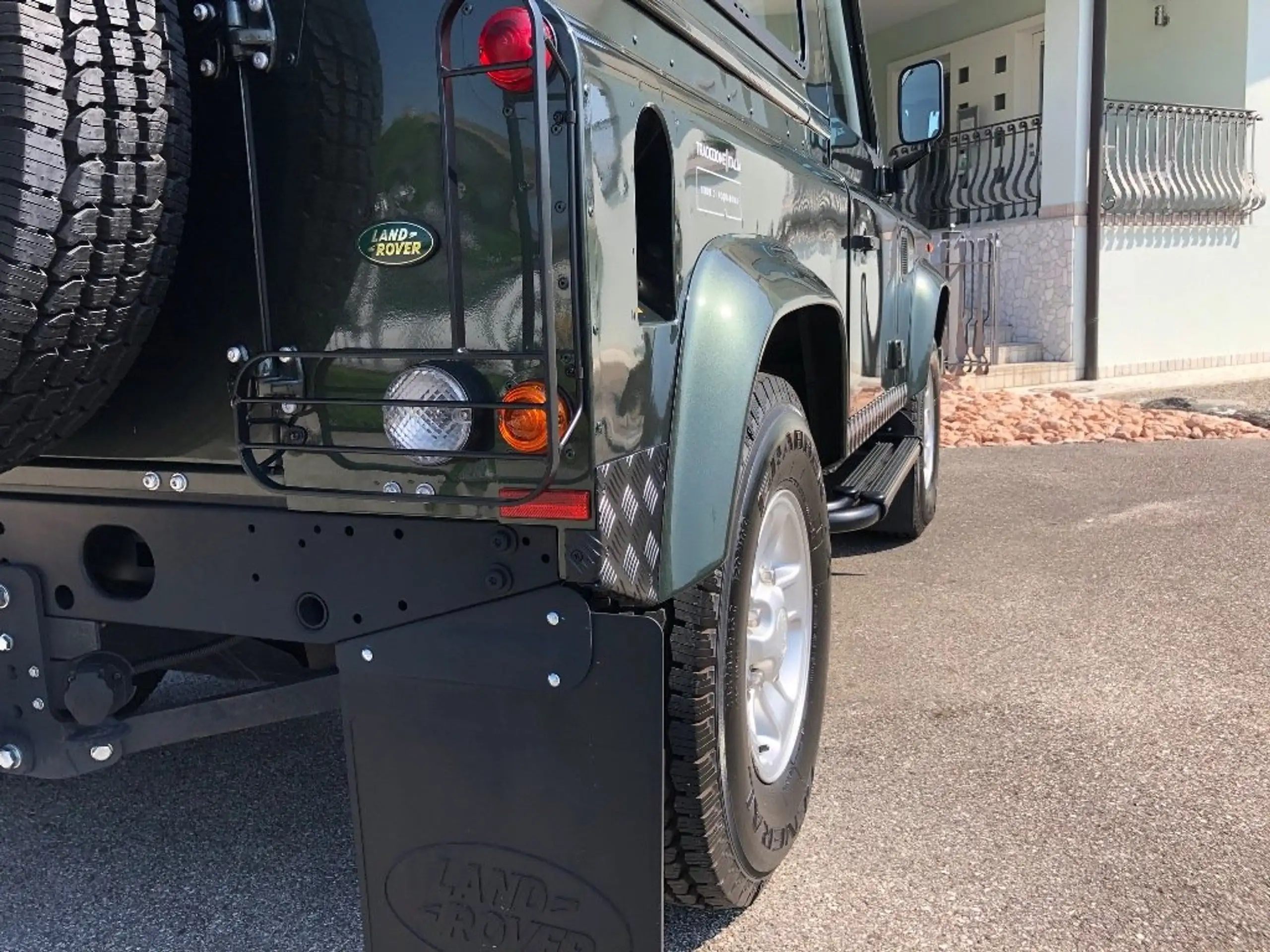 Land Rover - Defender