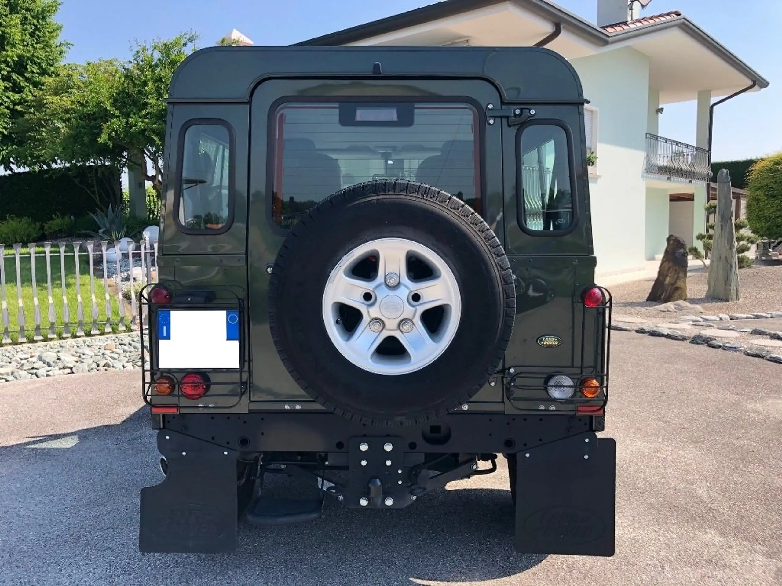 Land Rover - Defender