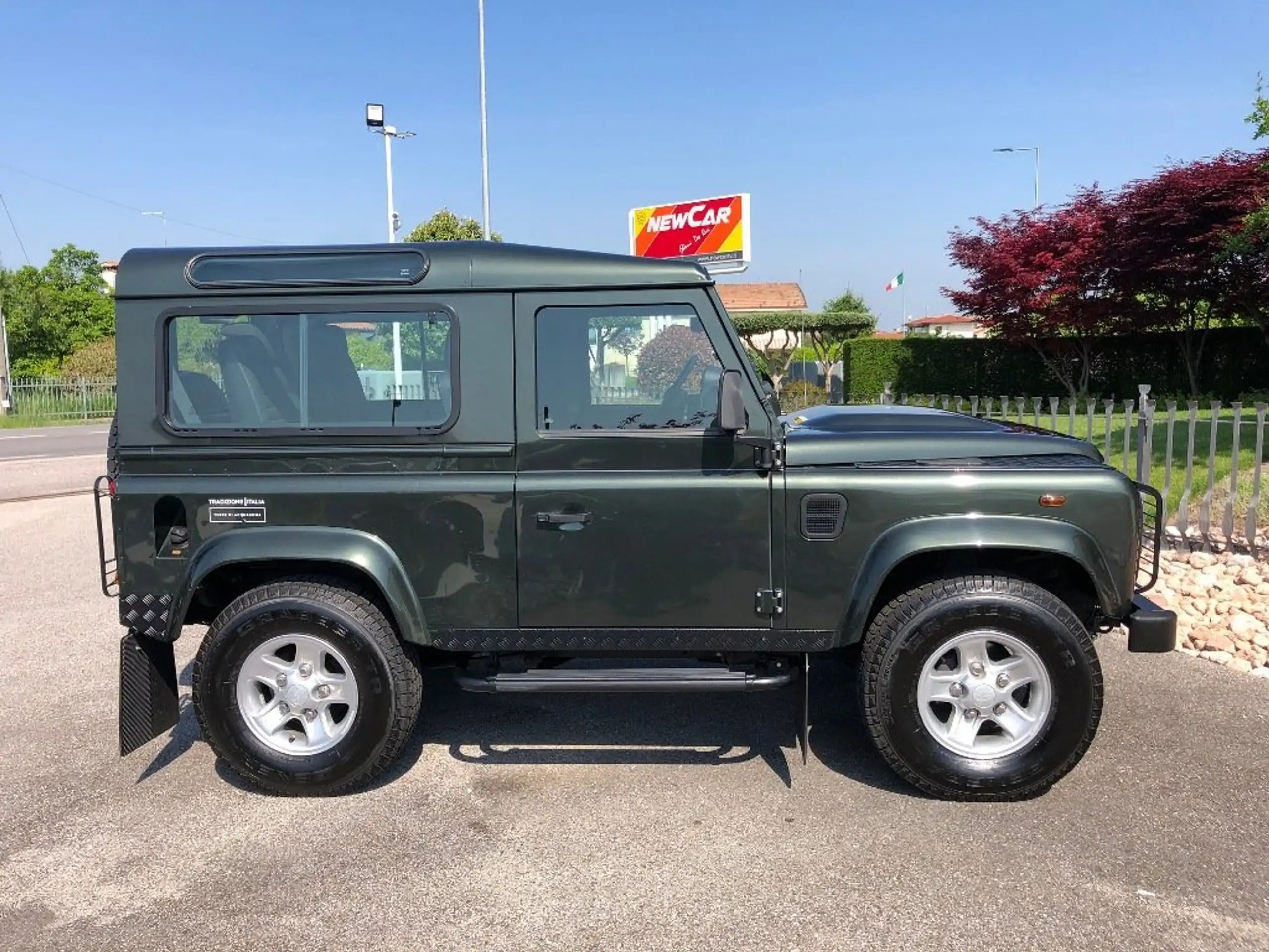 Land Rover - Defender