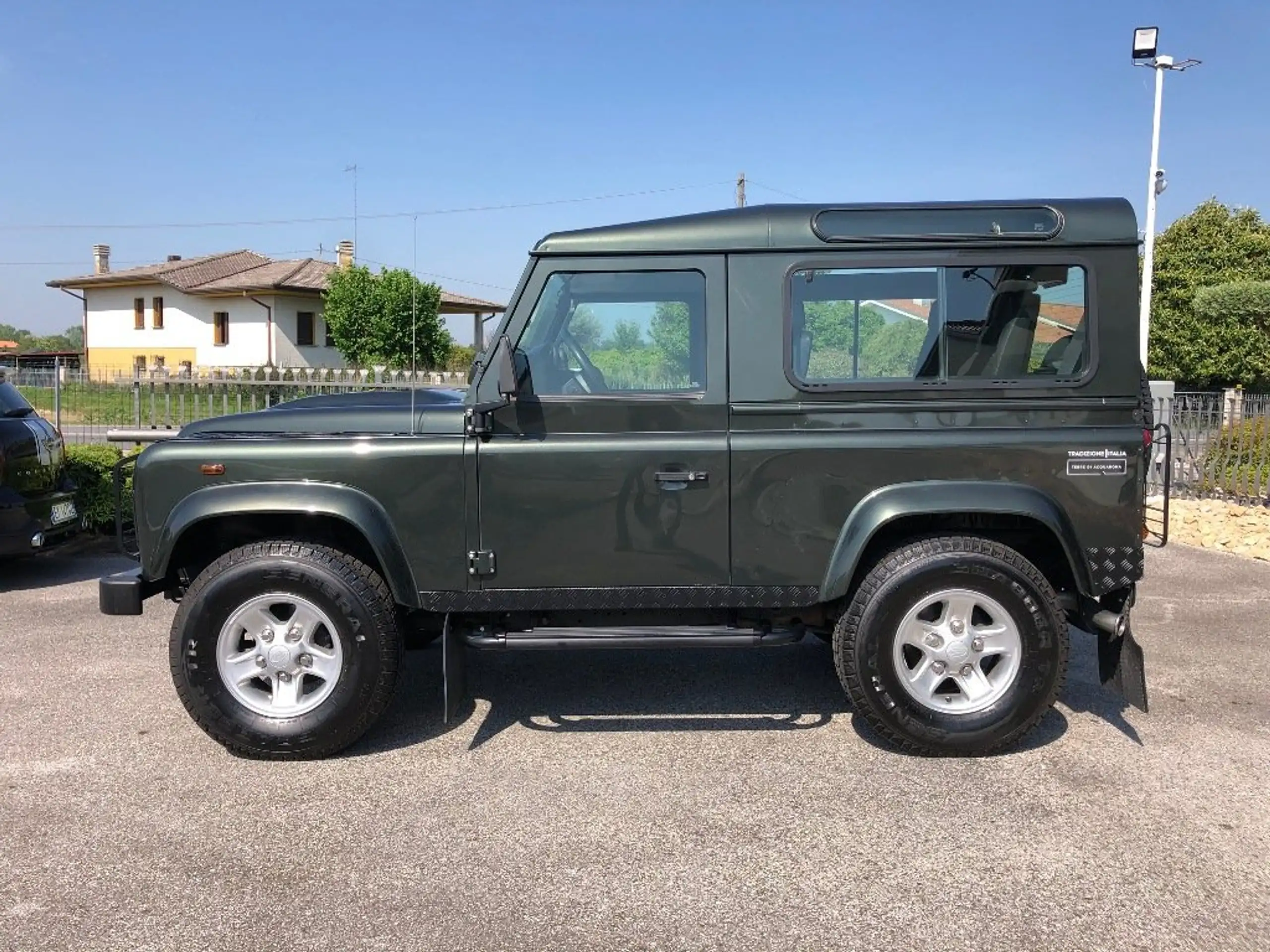 Land Rover - Defender