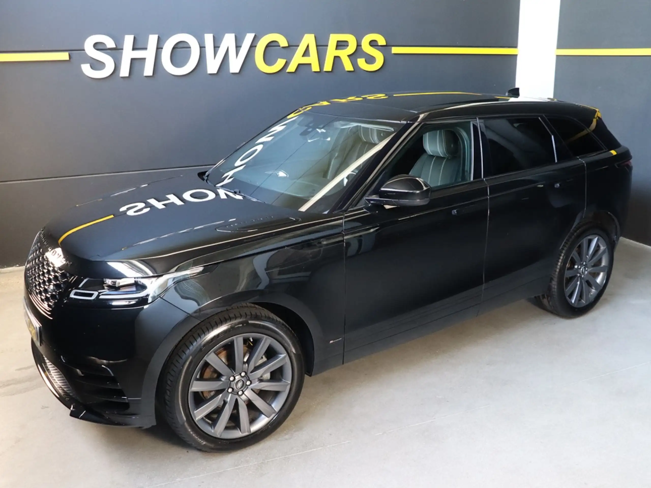 Land Rover - Range Rover Velar