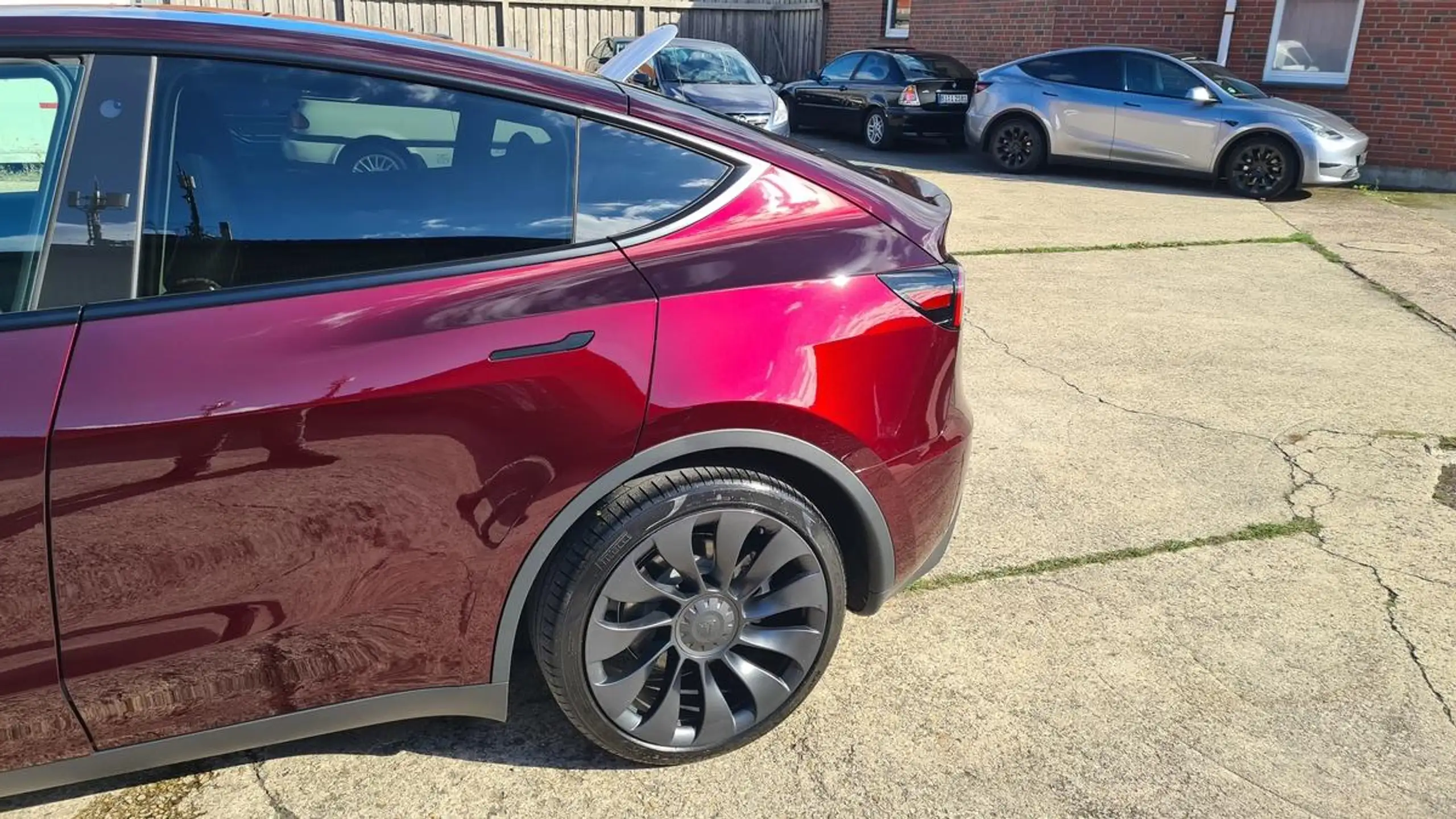 Tesla - Model Y