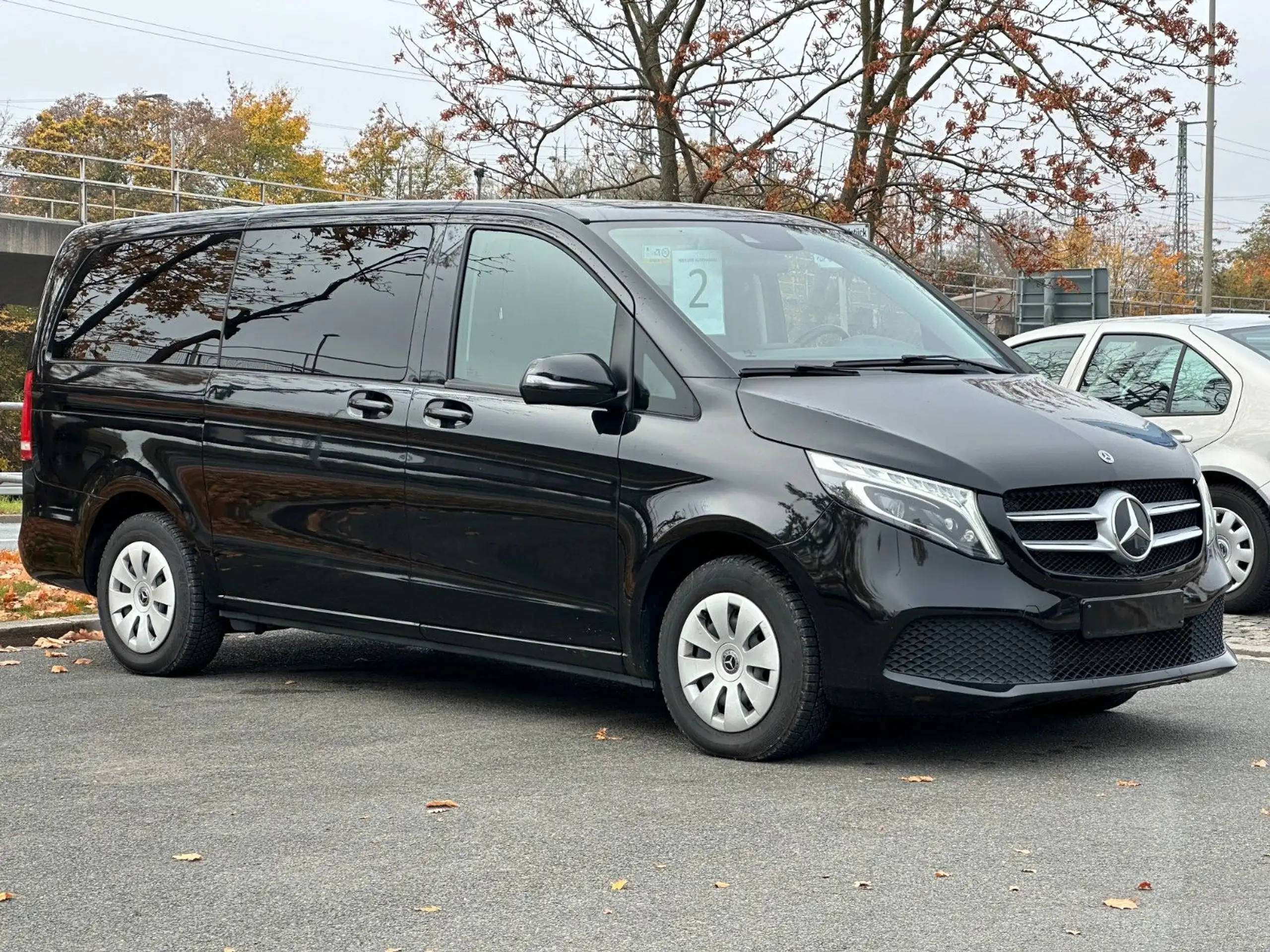 Mercedes-Benz - V 220