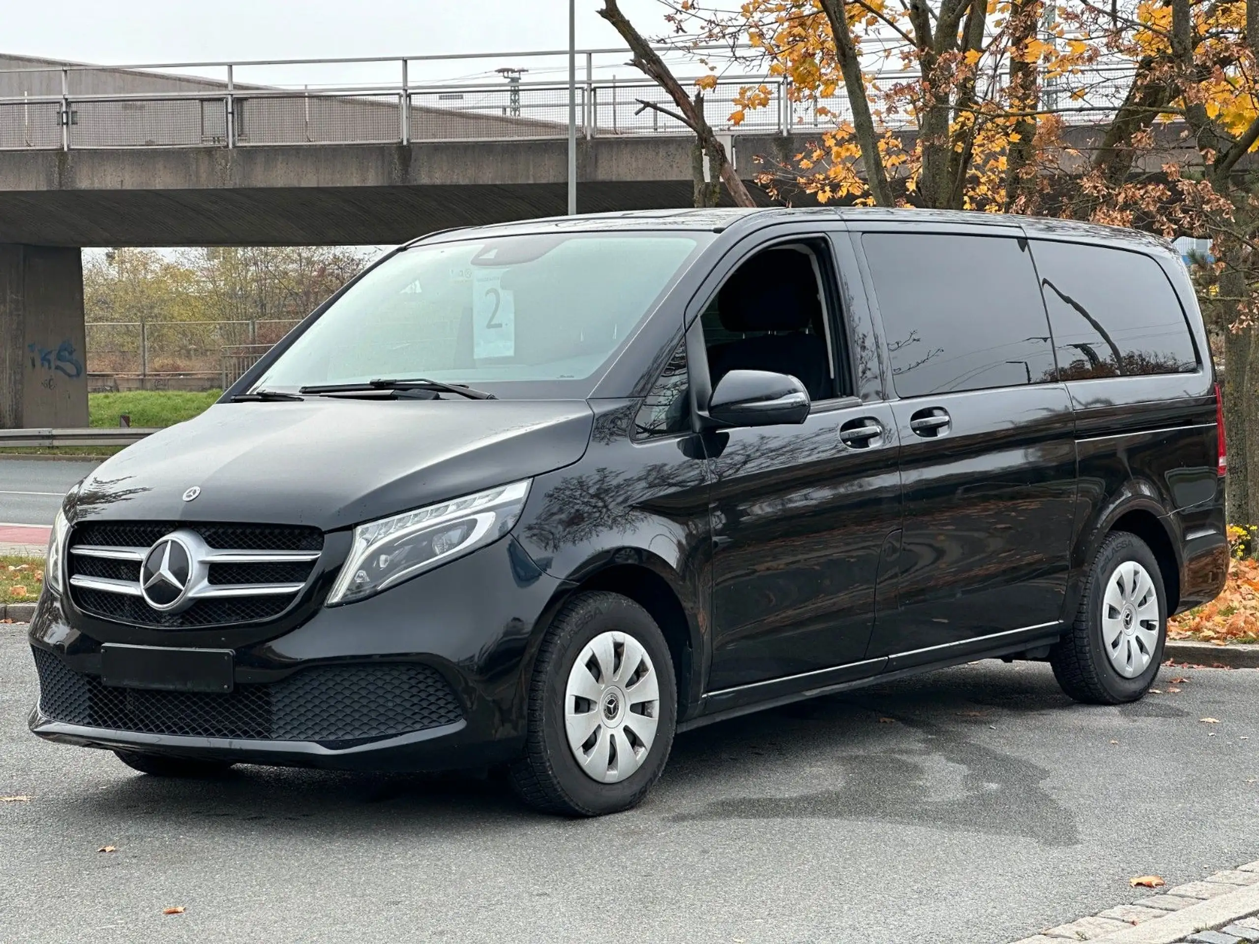 Mercedes-Benz - V 220