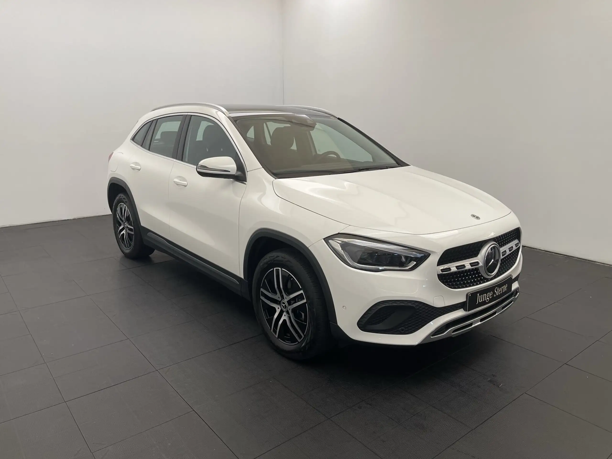 Mercedes-Benz - GLA 250