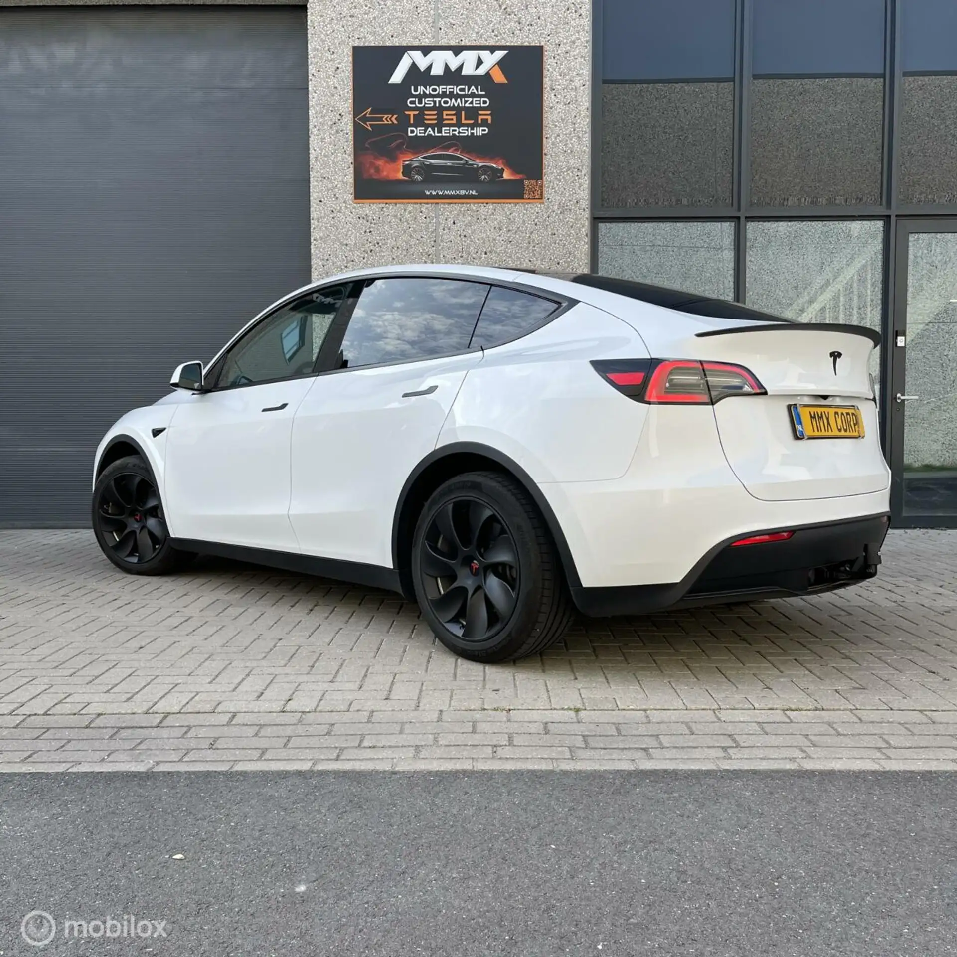 Tesla - Model Y