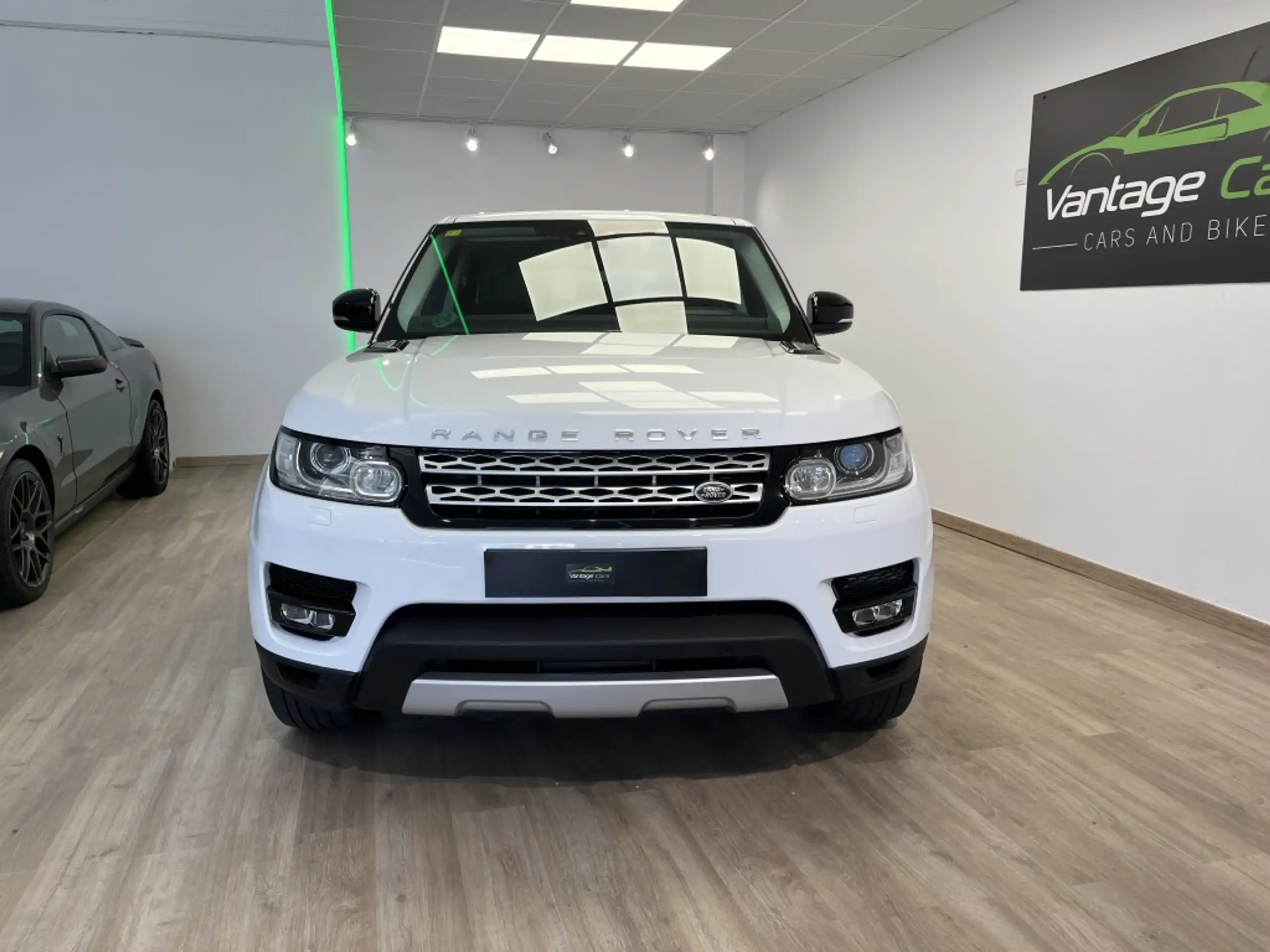 Land Rover - Range Rover Sport