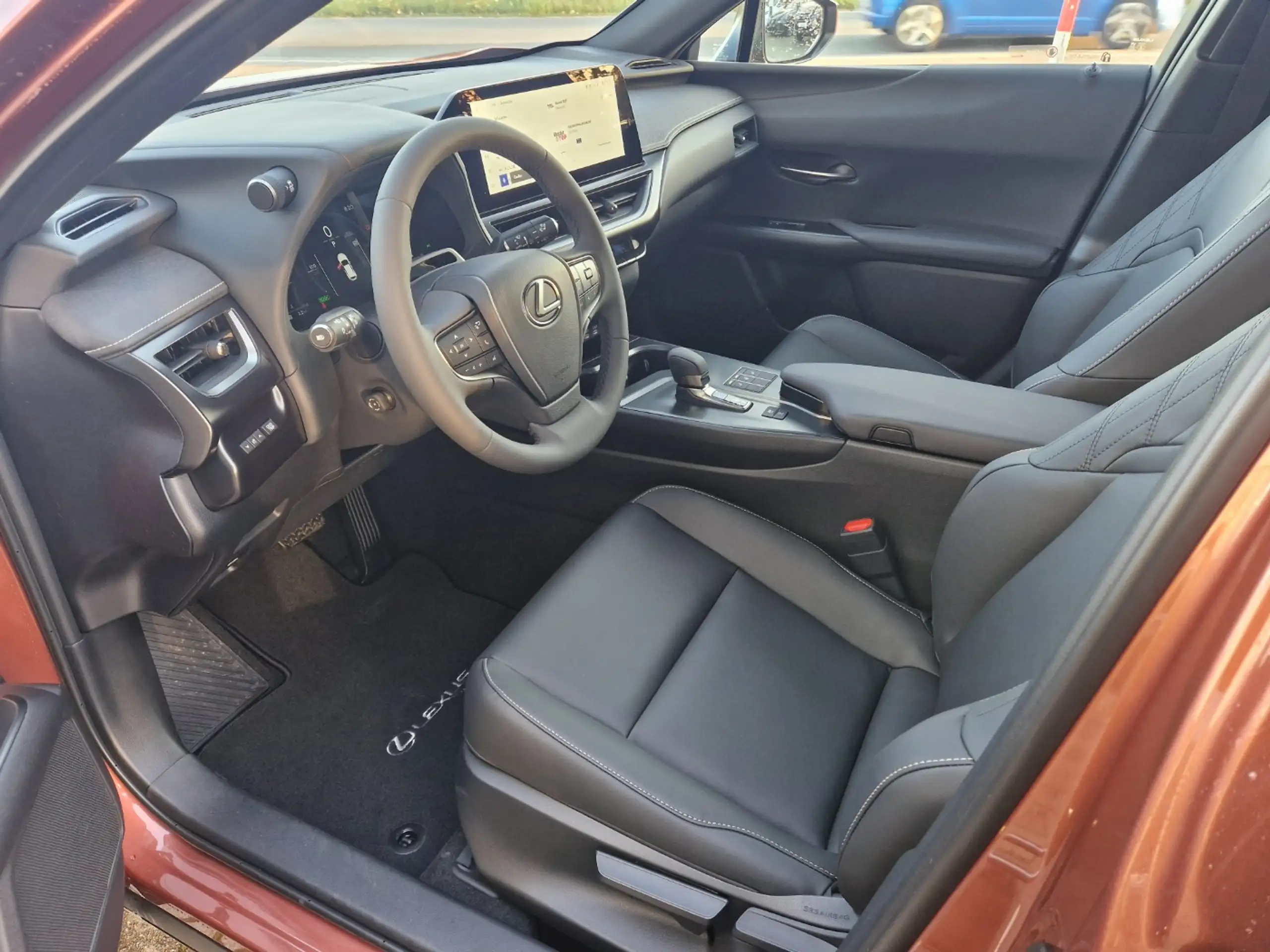 Lexus - UX 300e