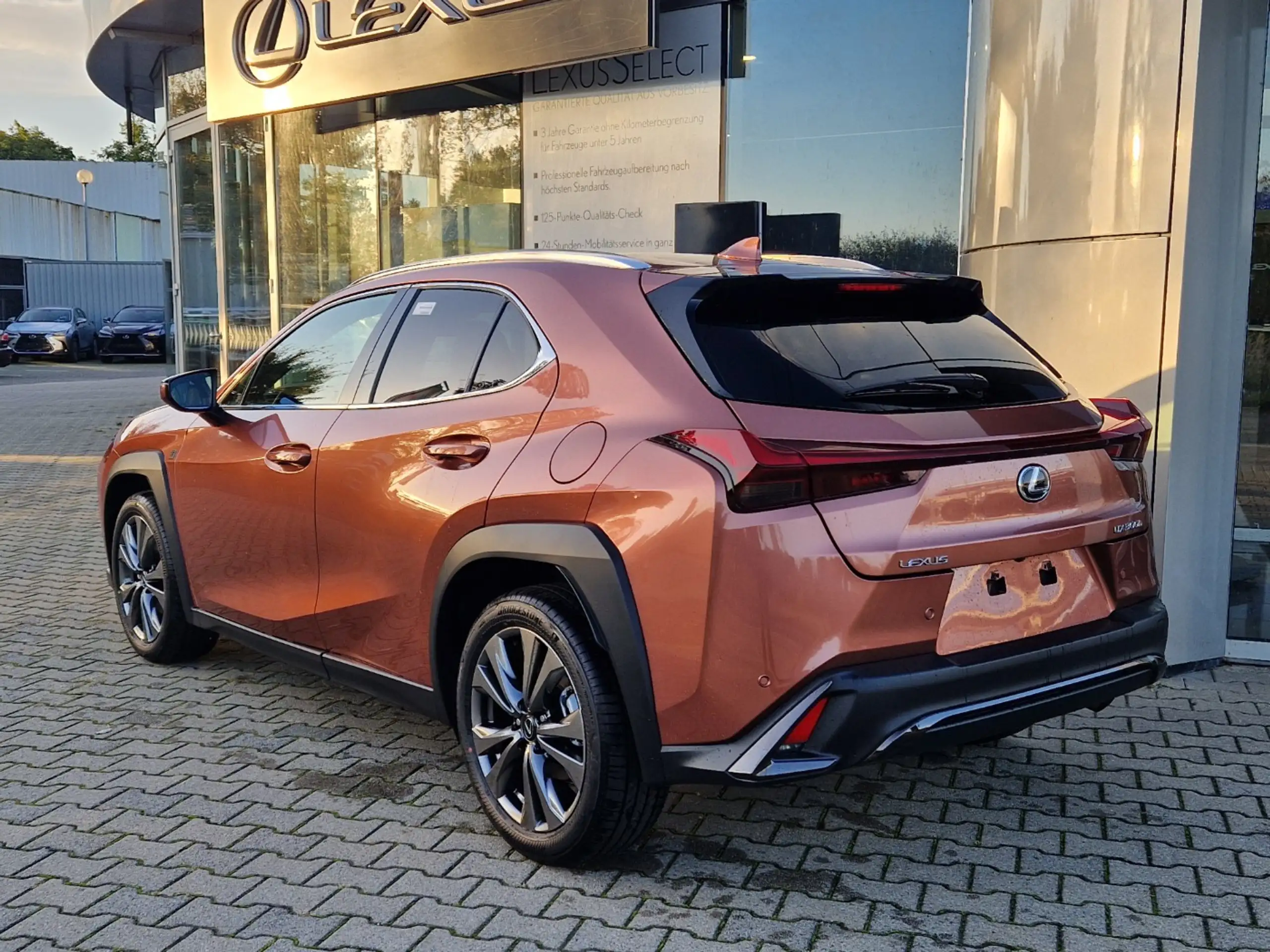 Lexus - UX 300e