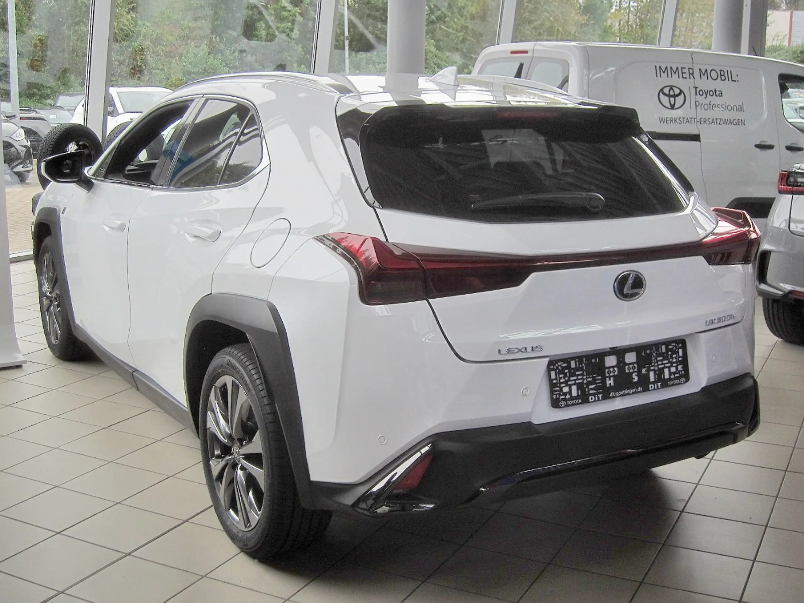 Lexus - UX 300e