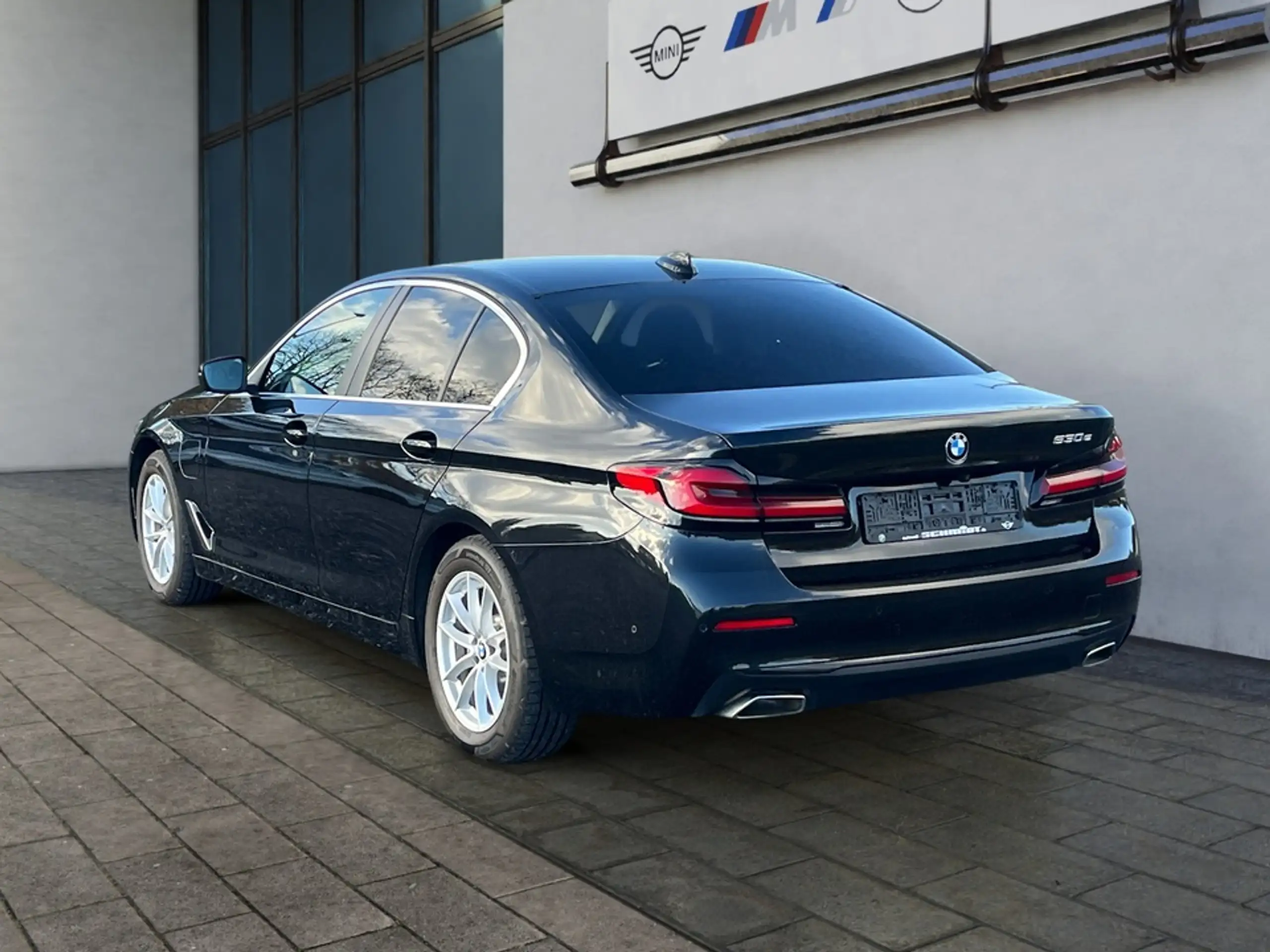 BMW - 530