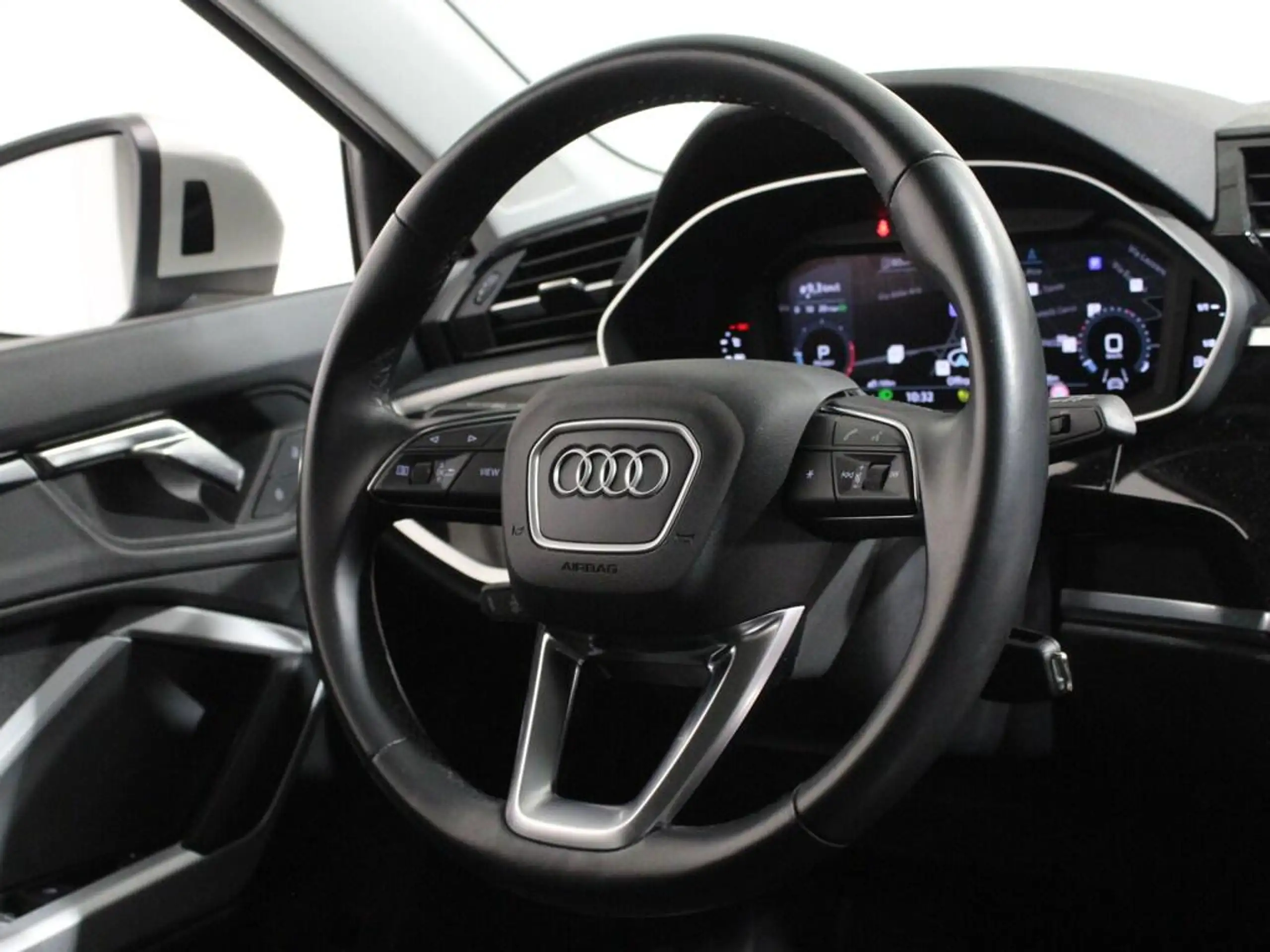 Audi - Q3