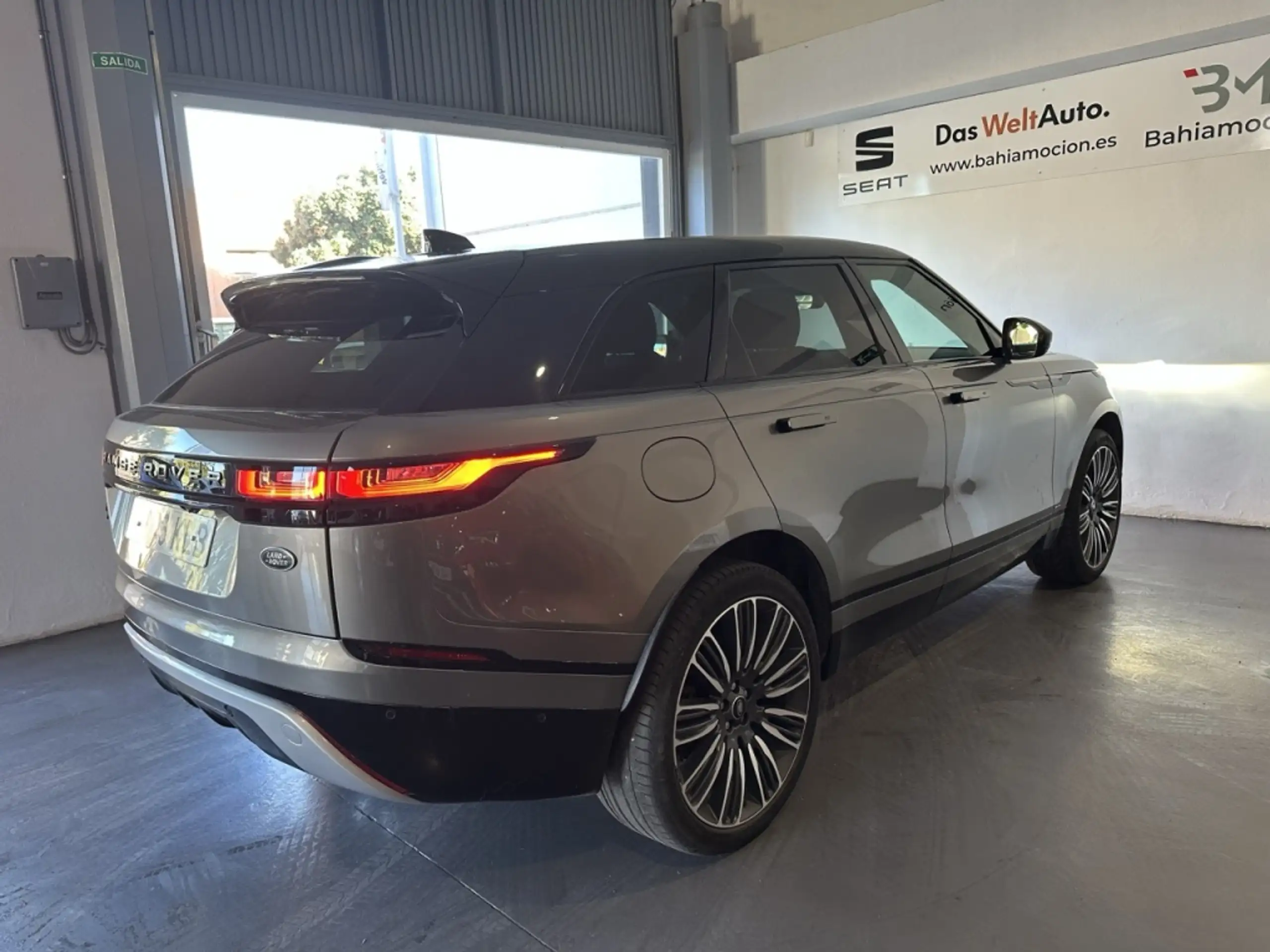 Land Rover - Range Rover Velar