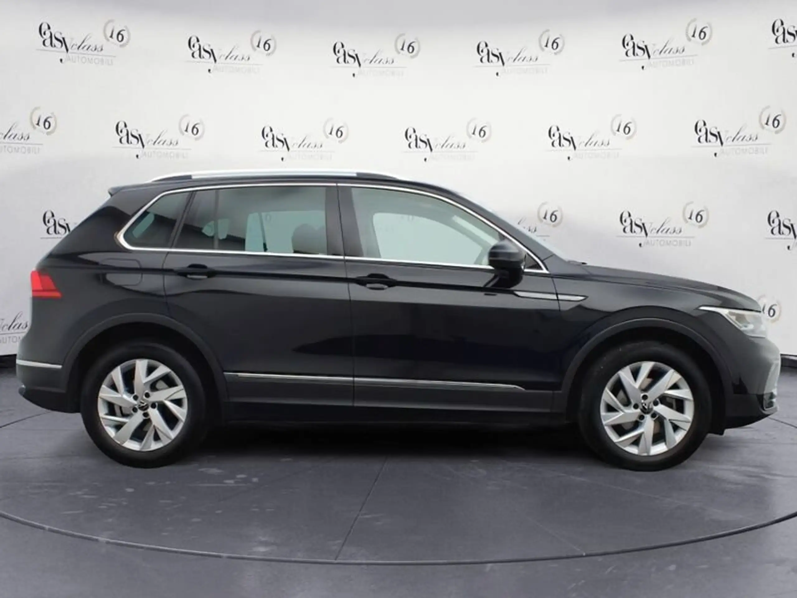 Volkswagen - Tiguan