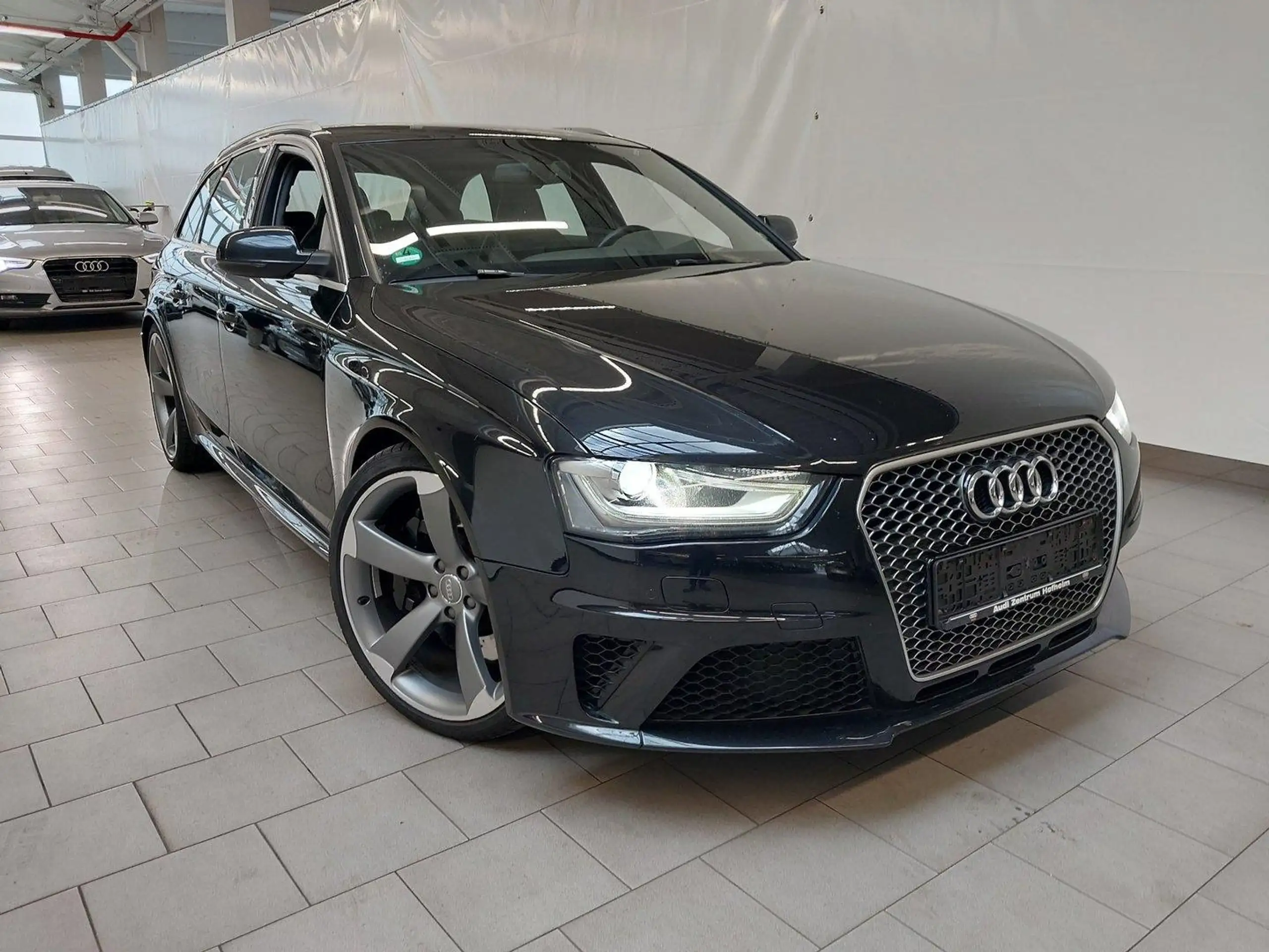 Audi - RS4