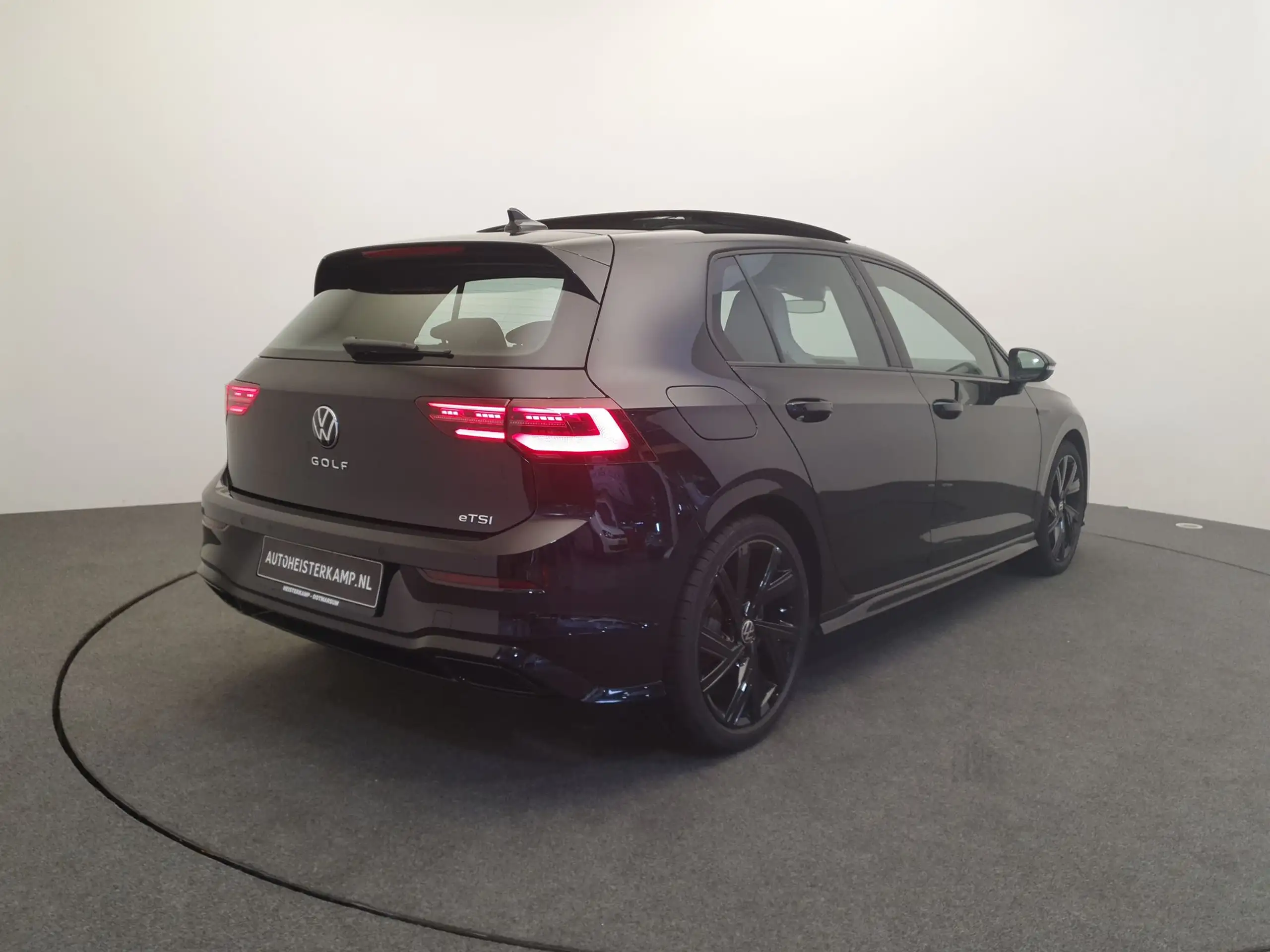 Volkswagen - Golf