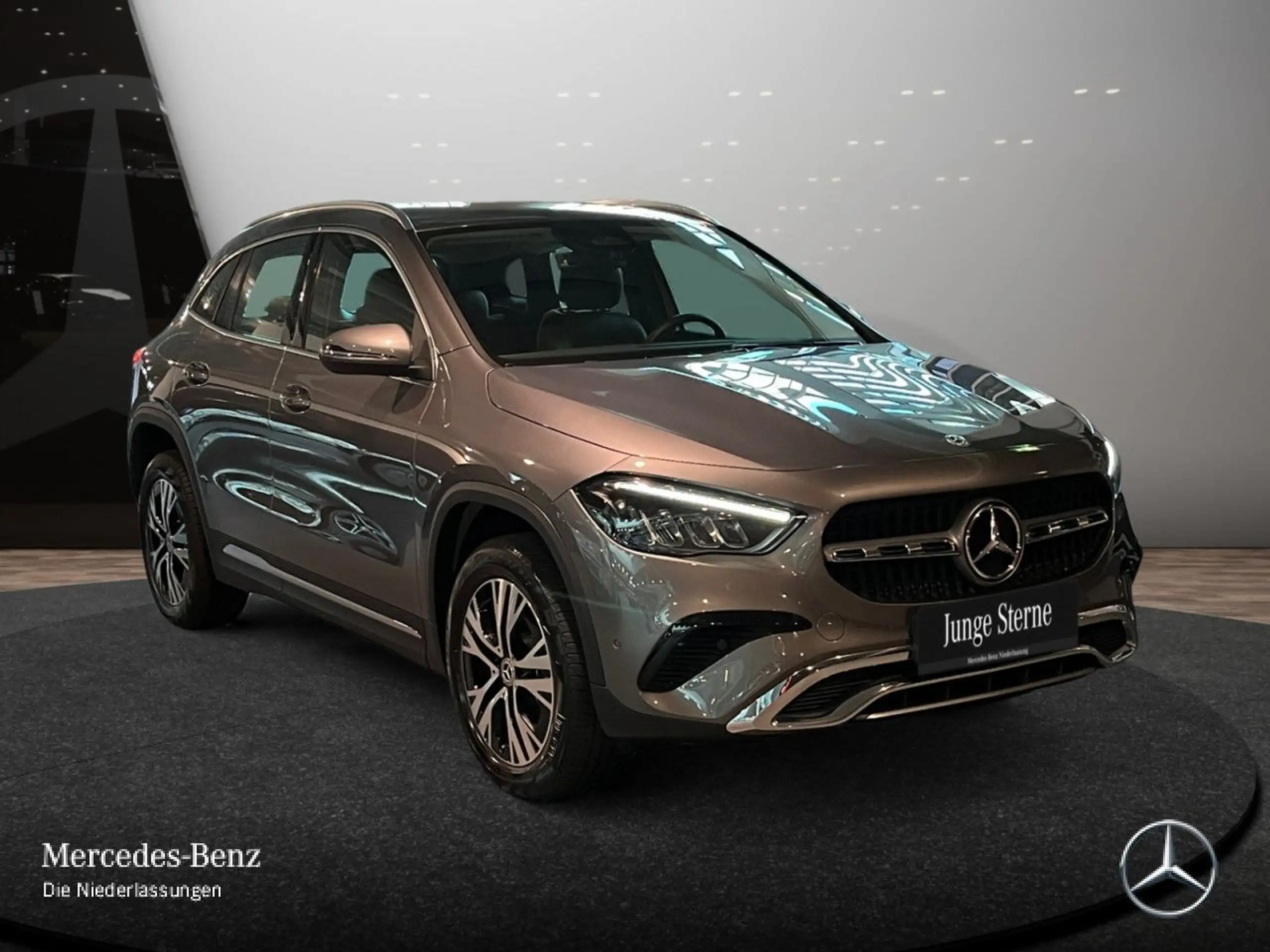 Mercedes-Benz - GLA 200