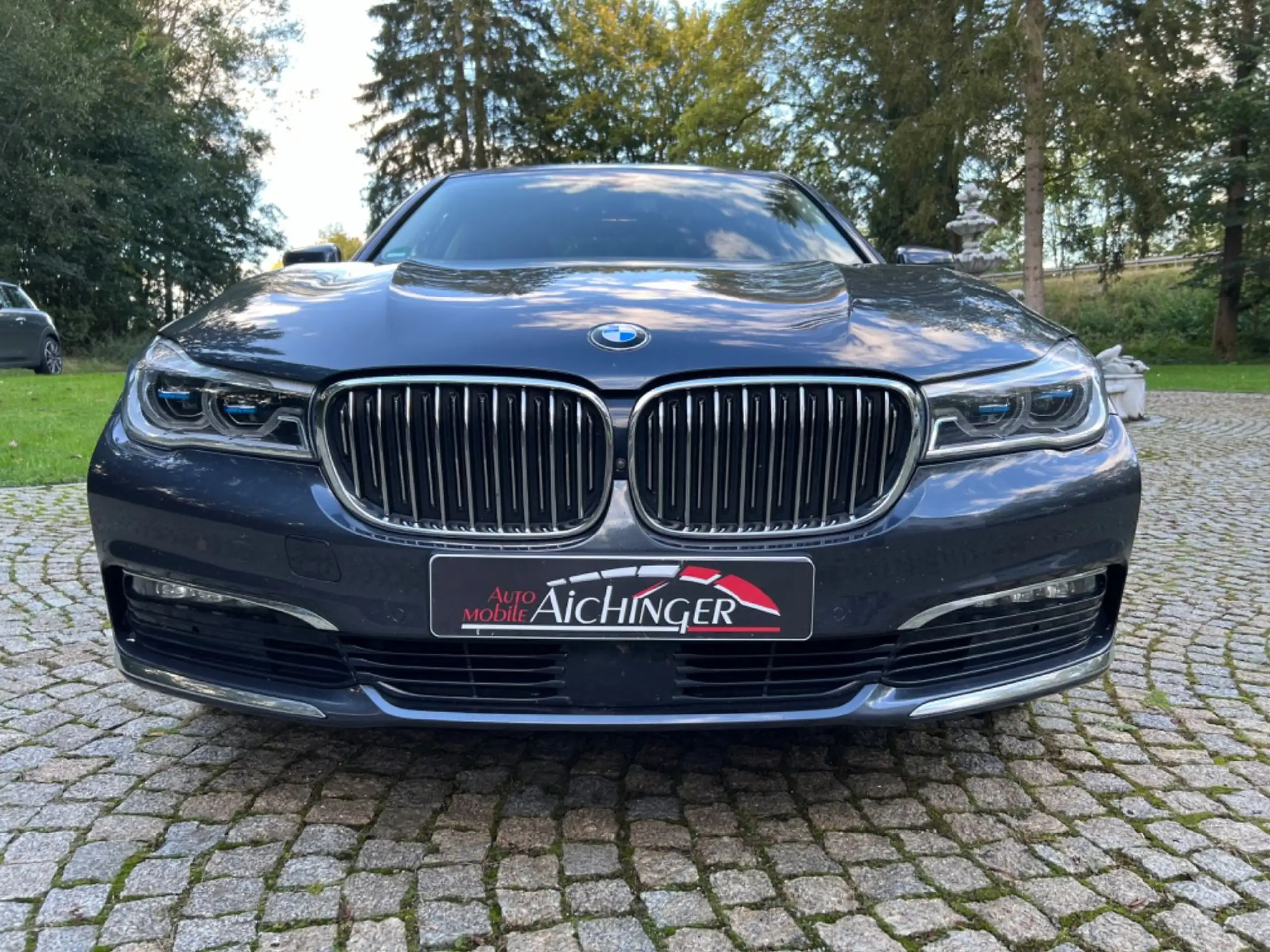 BMW - 730