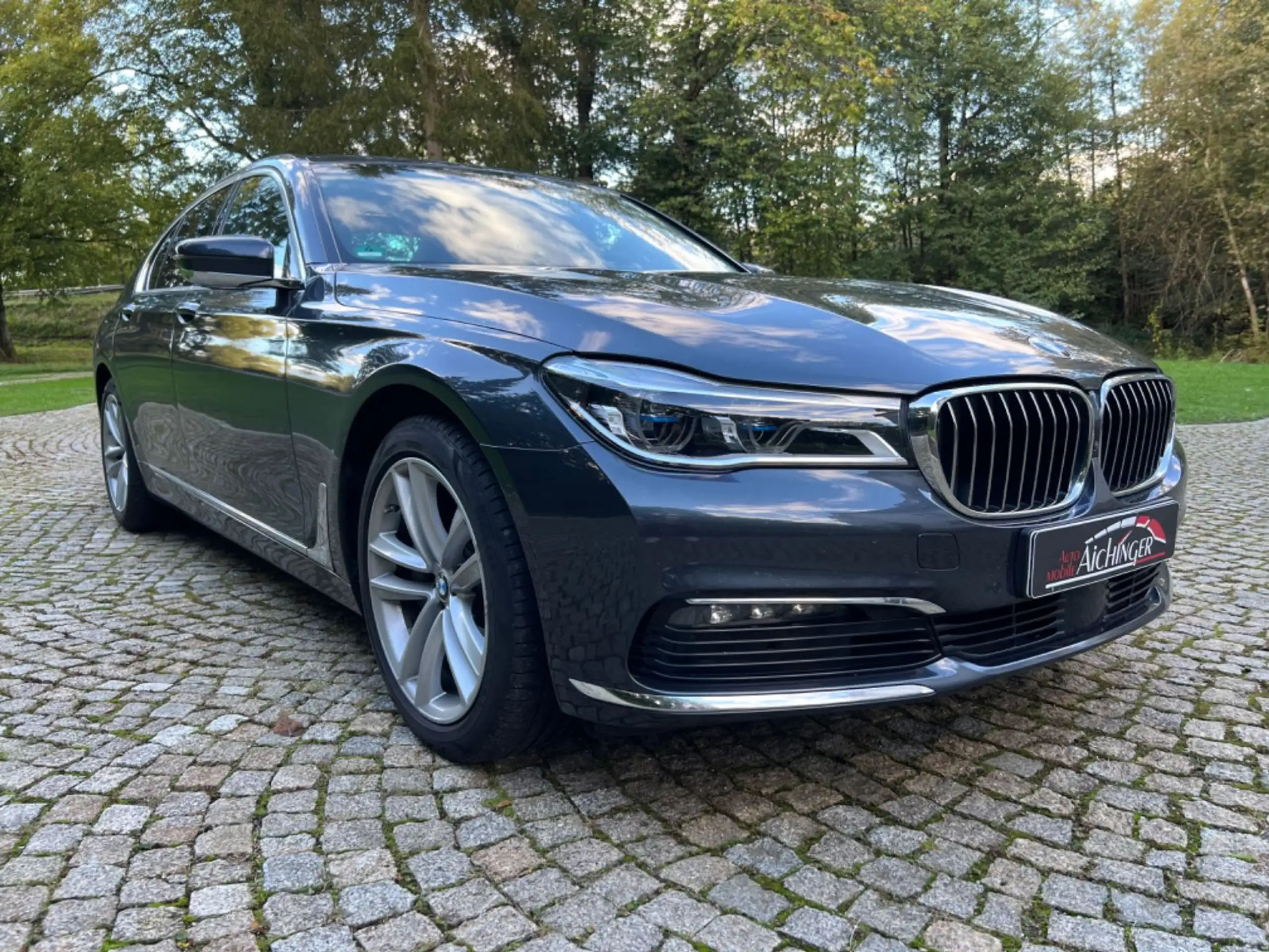 BMW - 730