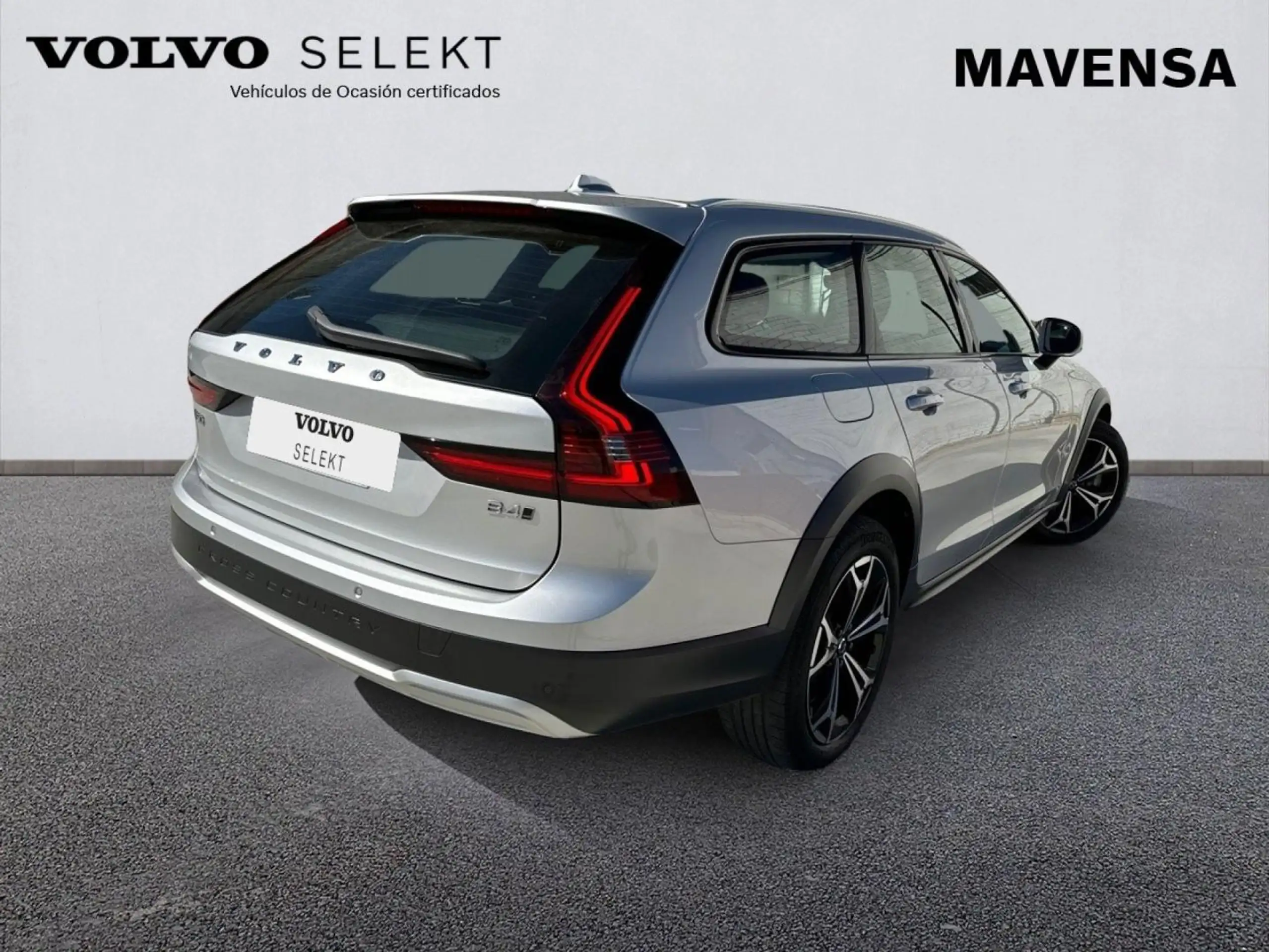 Volvo - V90 Cross Country