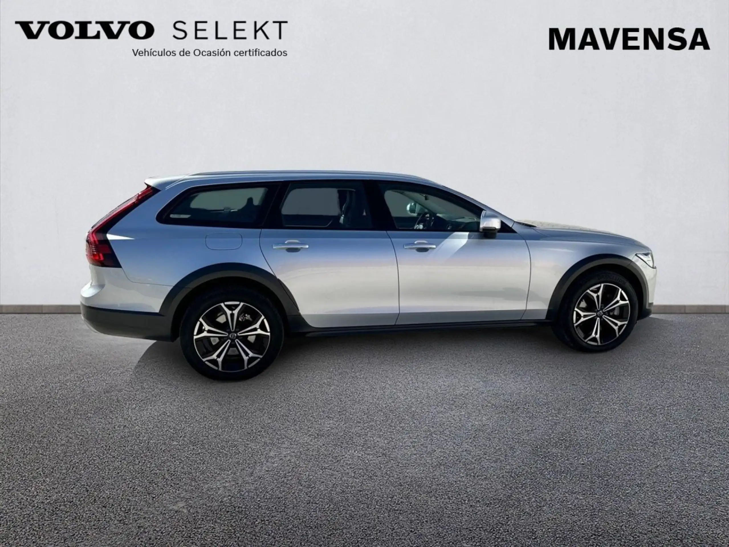 Volvo - V90 Cross Country