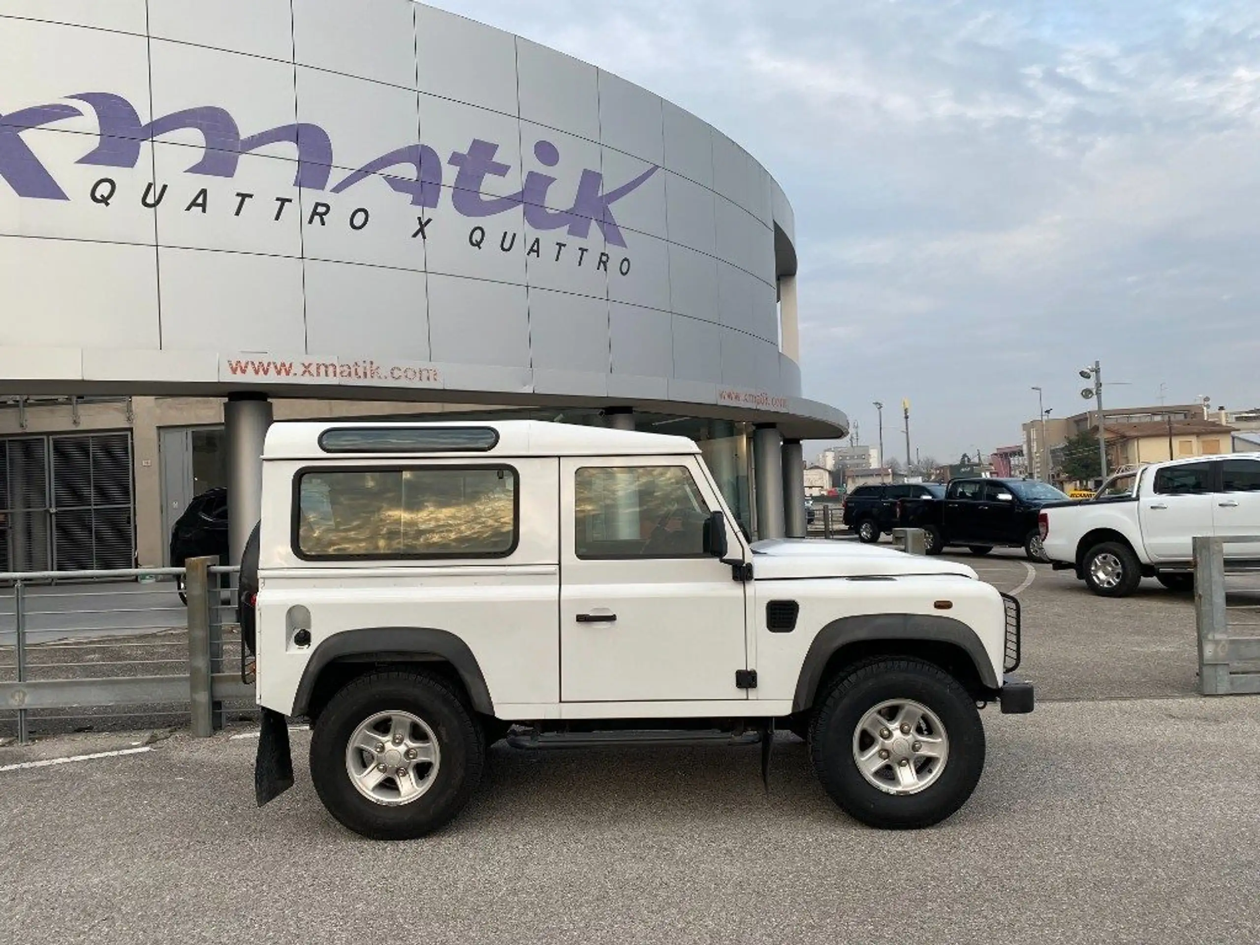 Land Rover - Defender