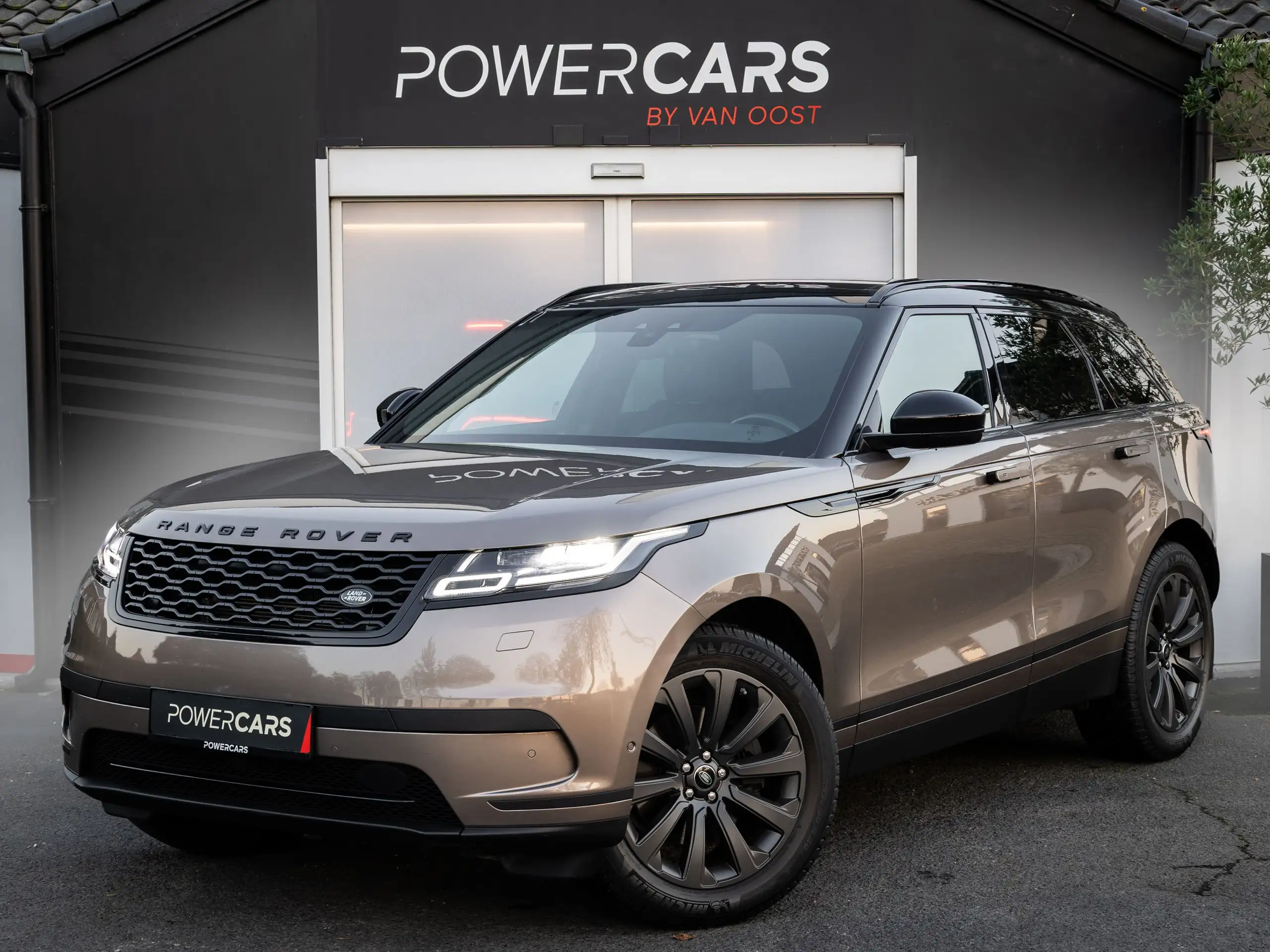 Land Rover - Range Rover Velar