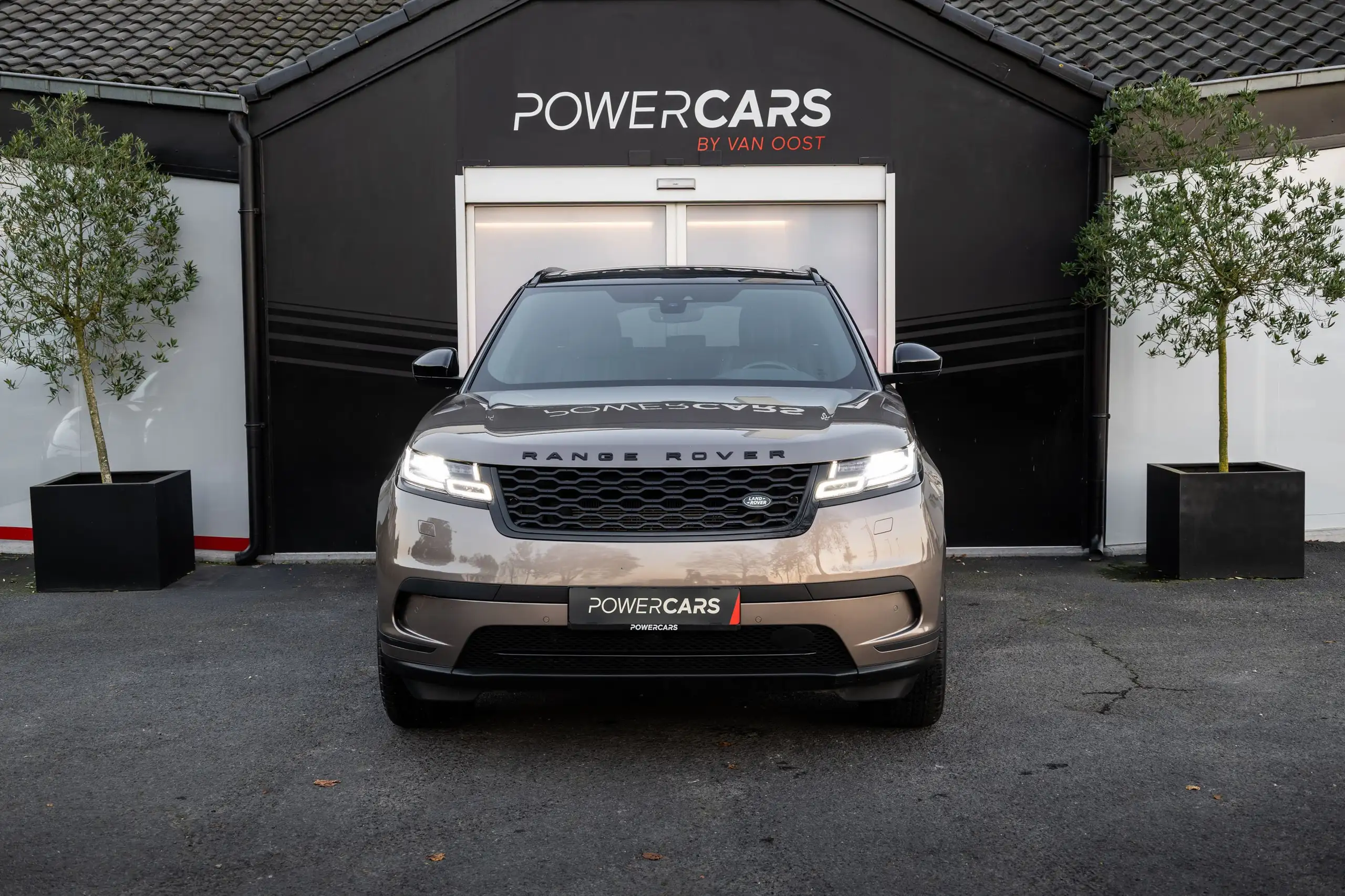 Land Rover - Range Rover Velar