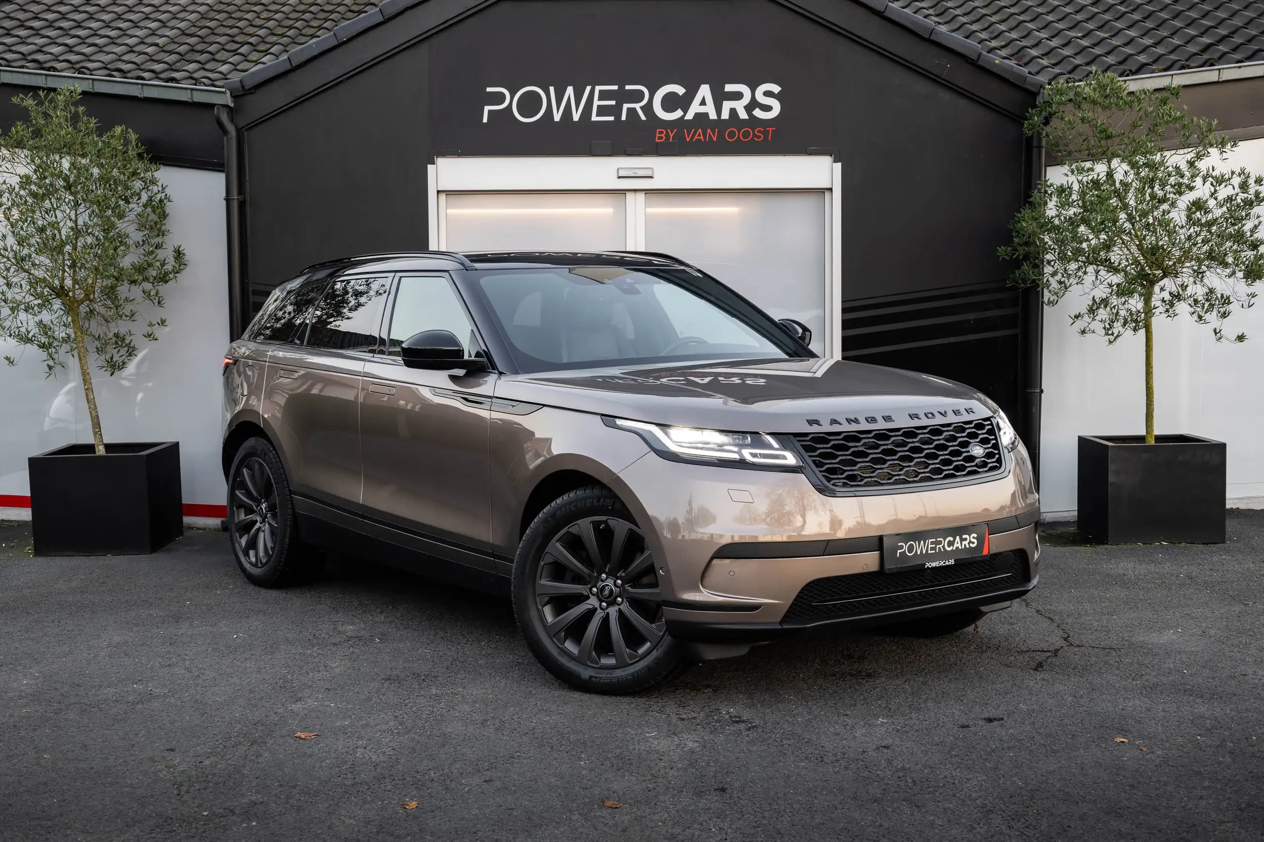 Land Rover - Range Rover Velar